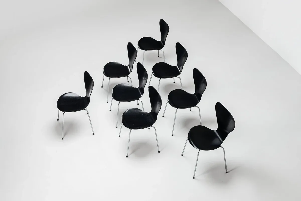 Arne Jacobsen set of eight 3107 Butterfly dining chairs Fritz Hansen Denmark 1967
