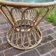 Table basse en rotin et plateau en verre