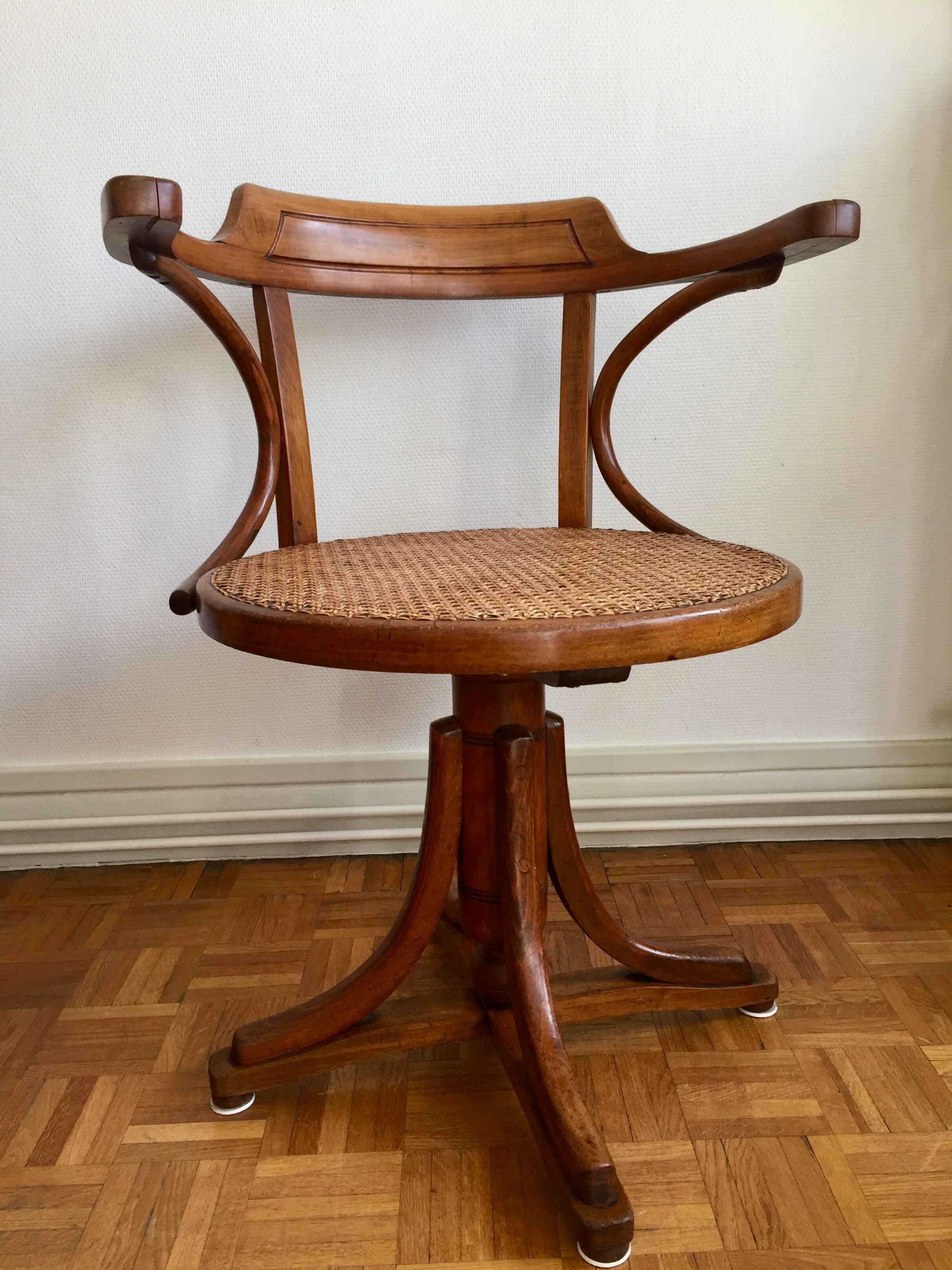 Fauteuil américain de bureau canné Baumann