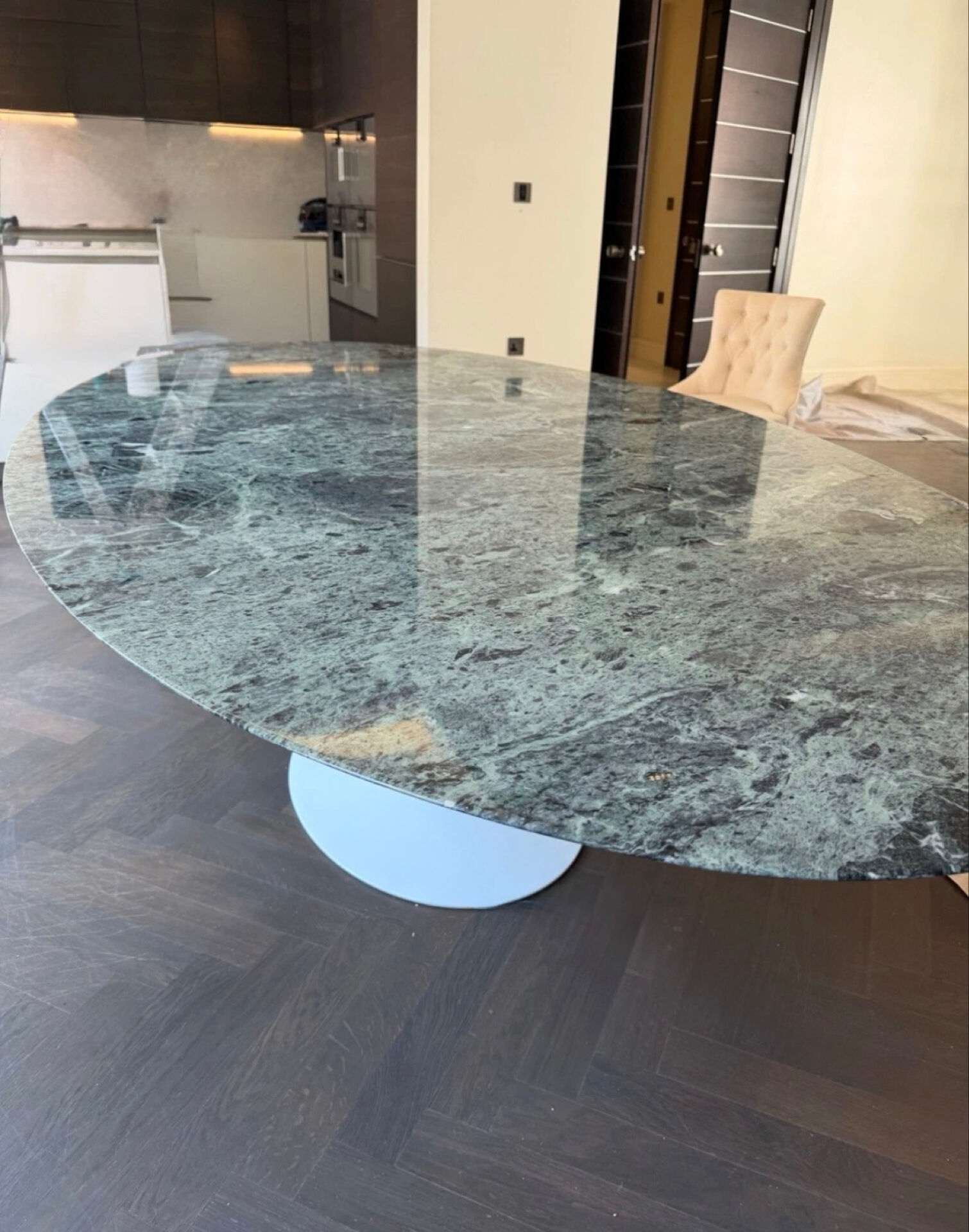 Table ovale Knoll Eero Saarinen