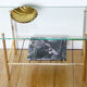 Table basse verre laiton années 50 porte-revues
