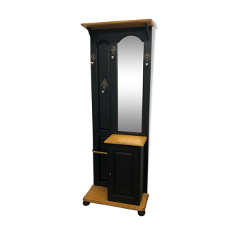 Entrance cloakroom