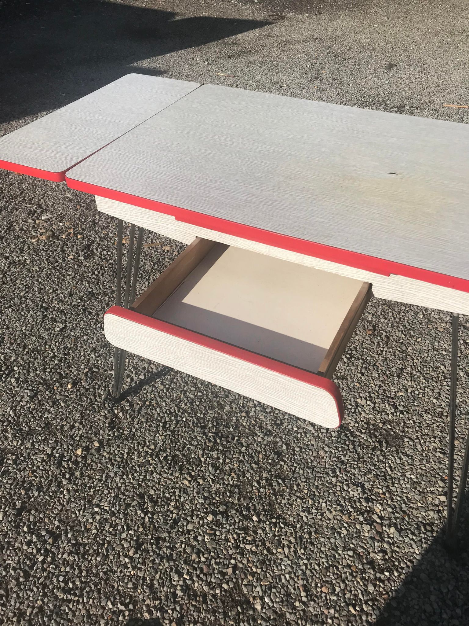 Table in formica