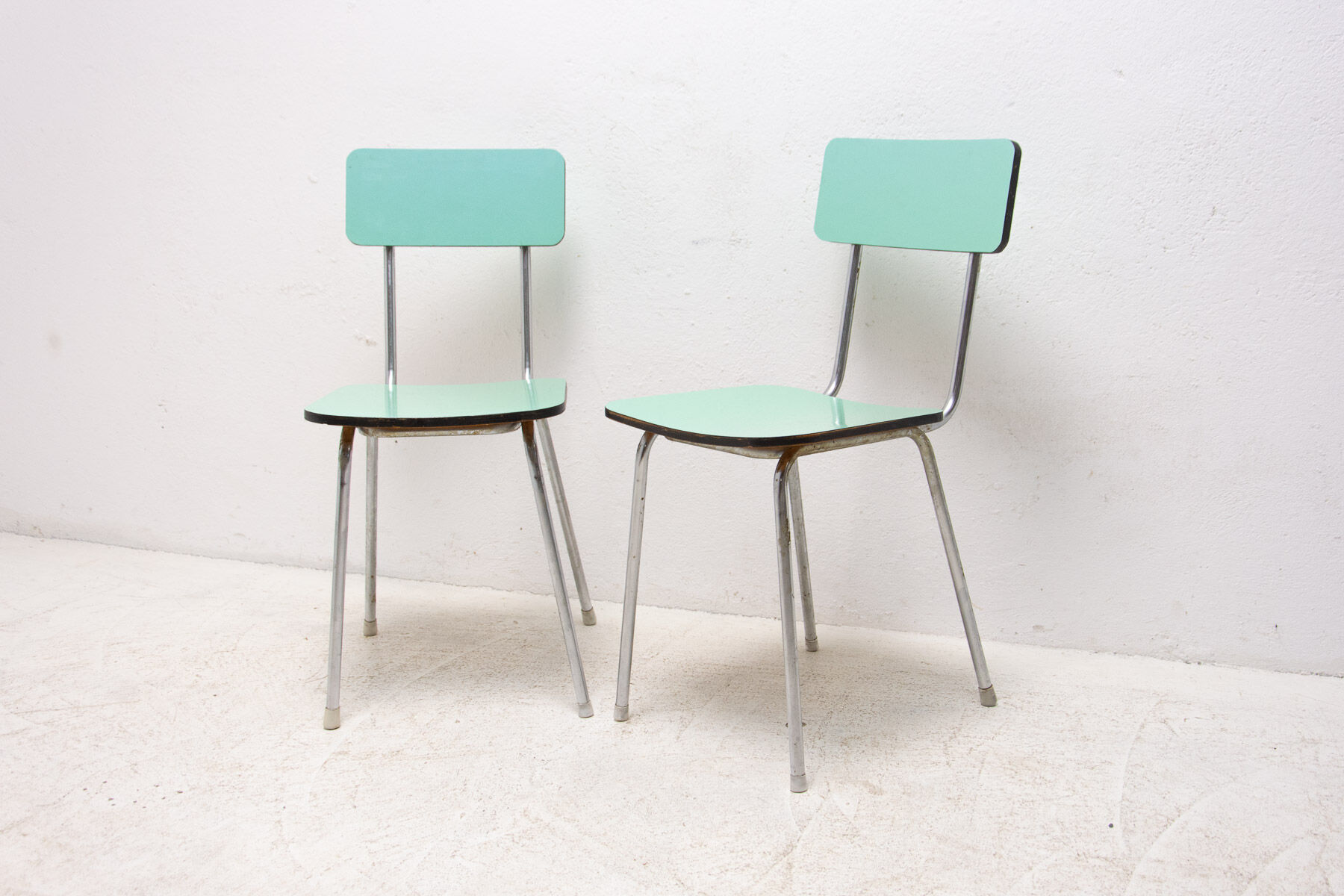 Paire de chaises café en formica de couleur tchécoslovaque, années 1960
