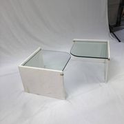 Ensemble de tables d'appoint italiennes, marbre et verre