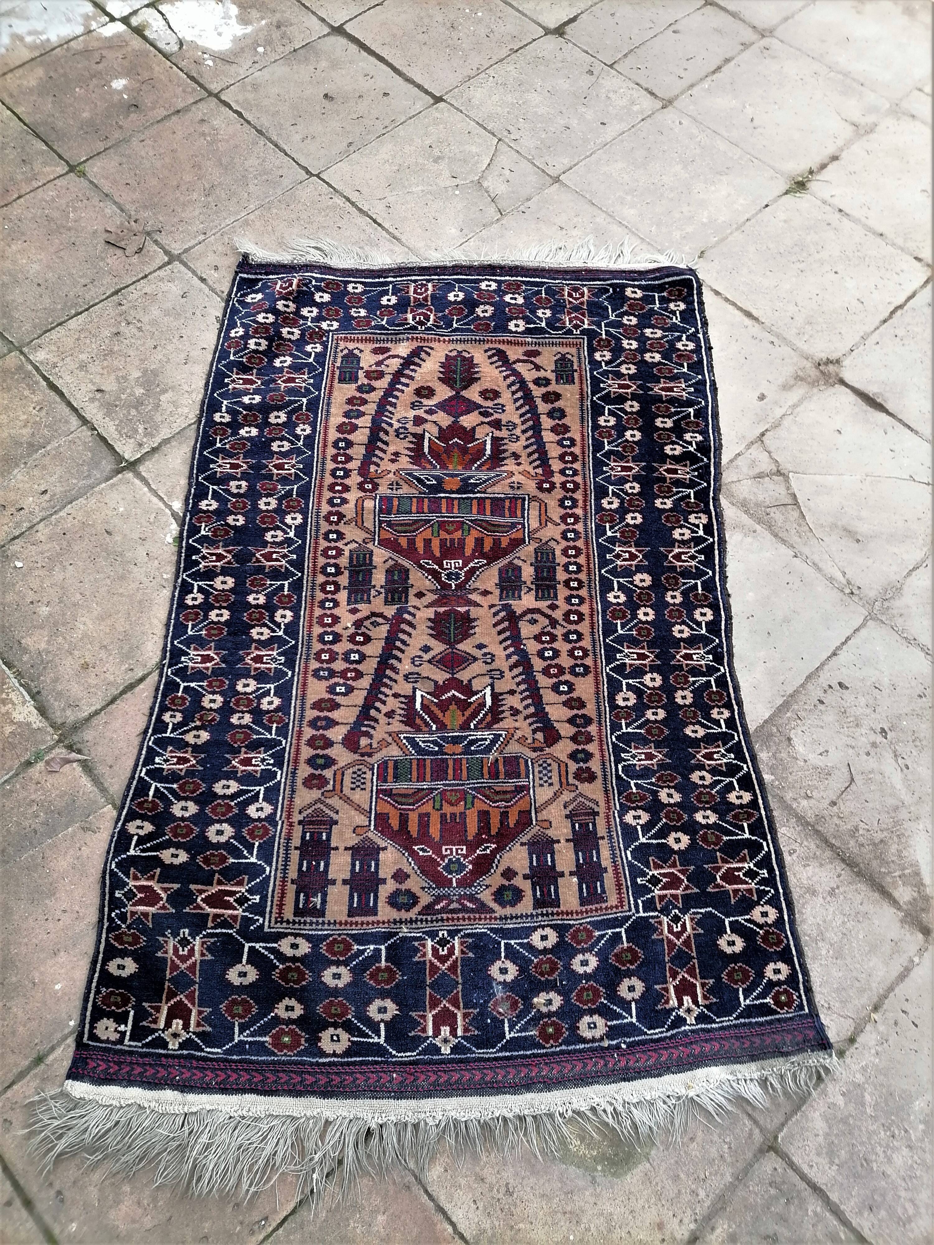 Ancient oriental carpet early 20th century 140 x 89cm