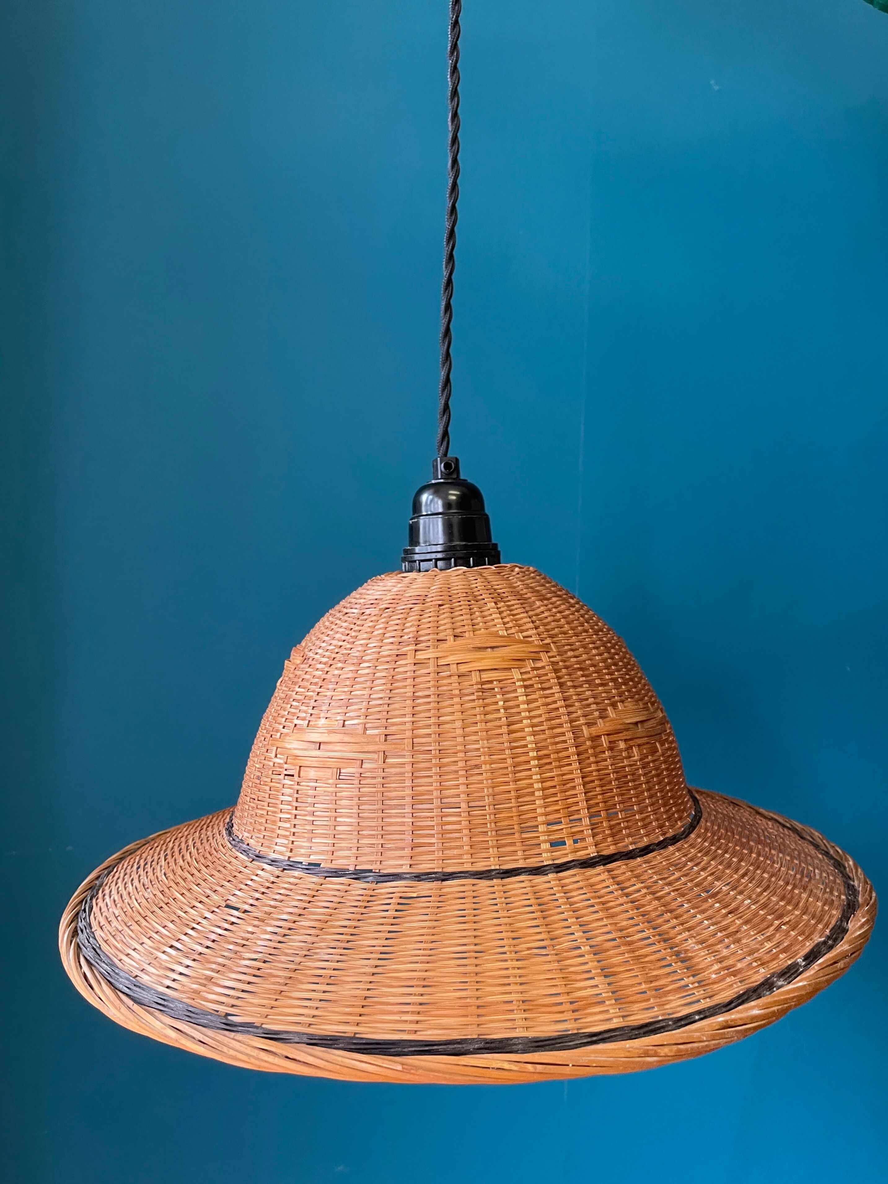 Braided wicker suspension