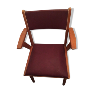 Chaise aux pieds compas