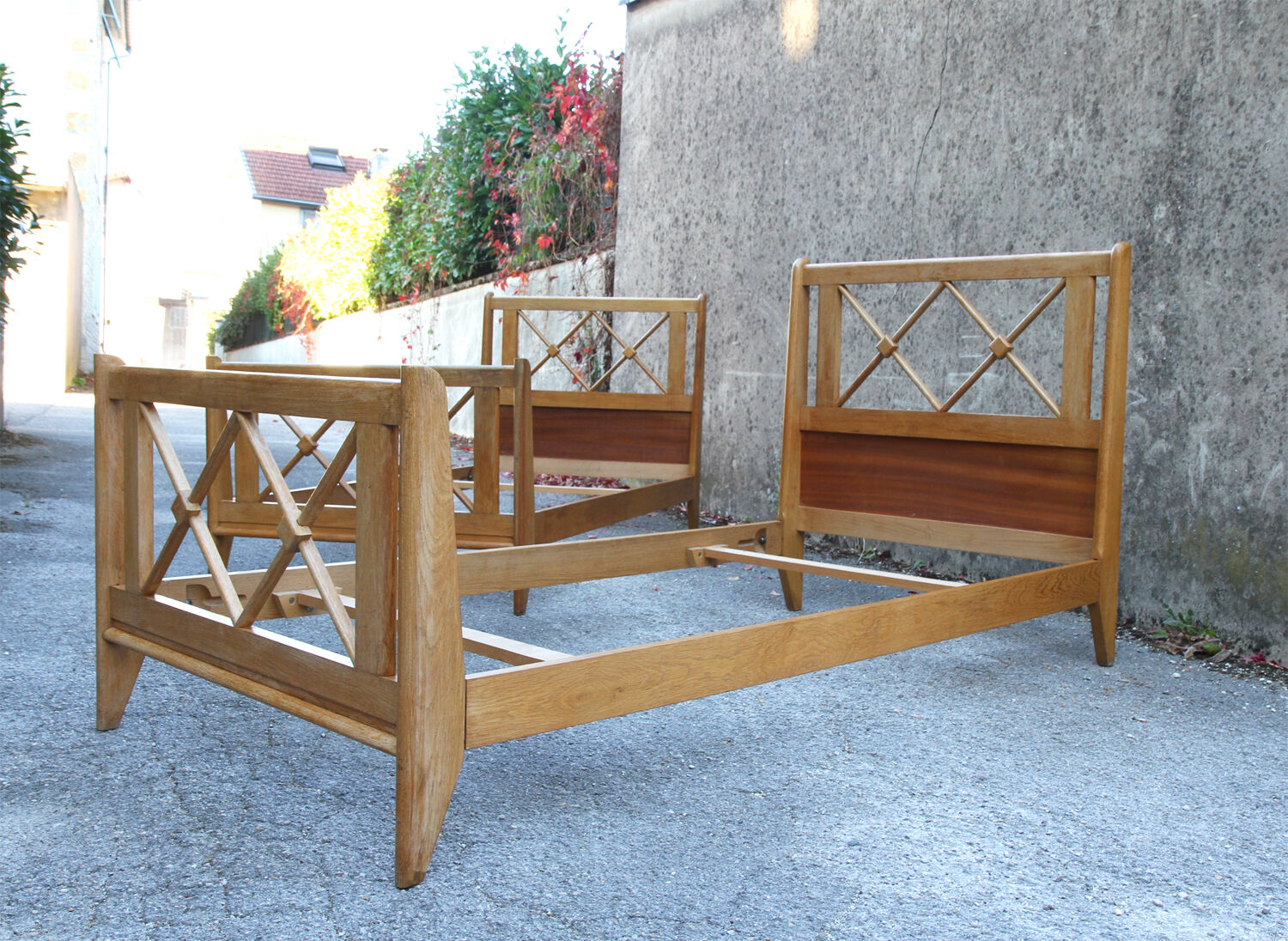 Twin beds to braces 1950