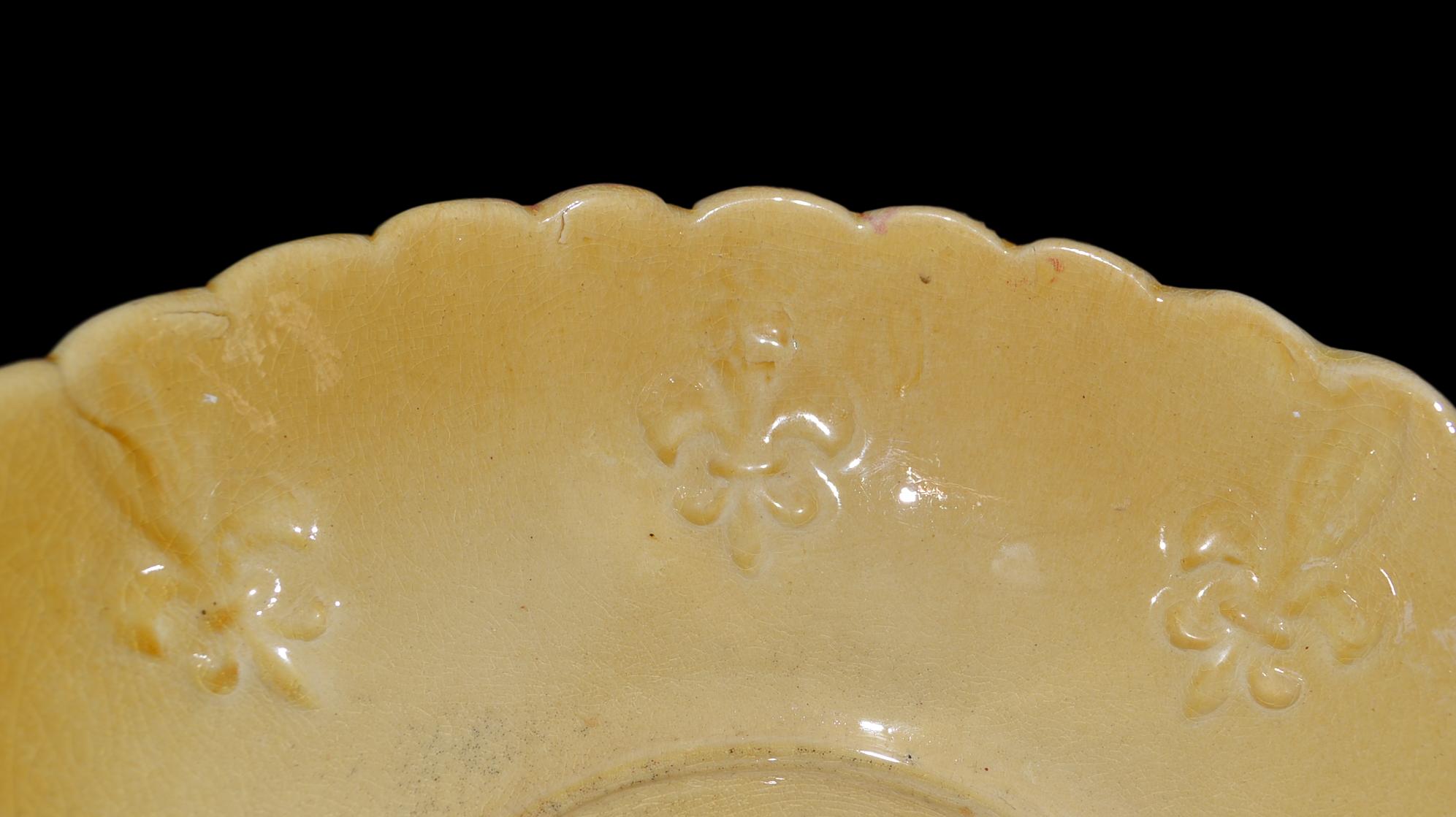 Bowl with decoration of lily signed KOCH - Provence, France - around 1970