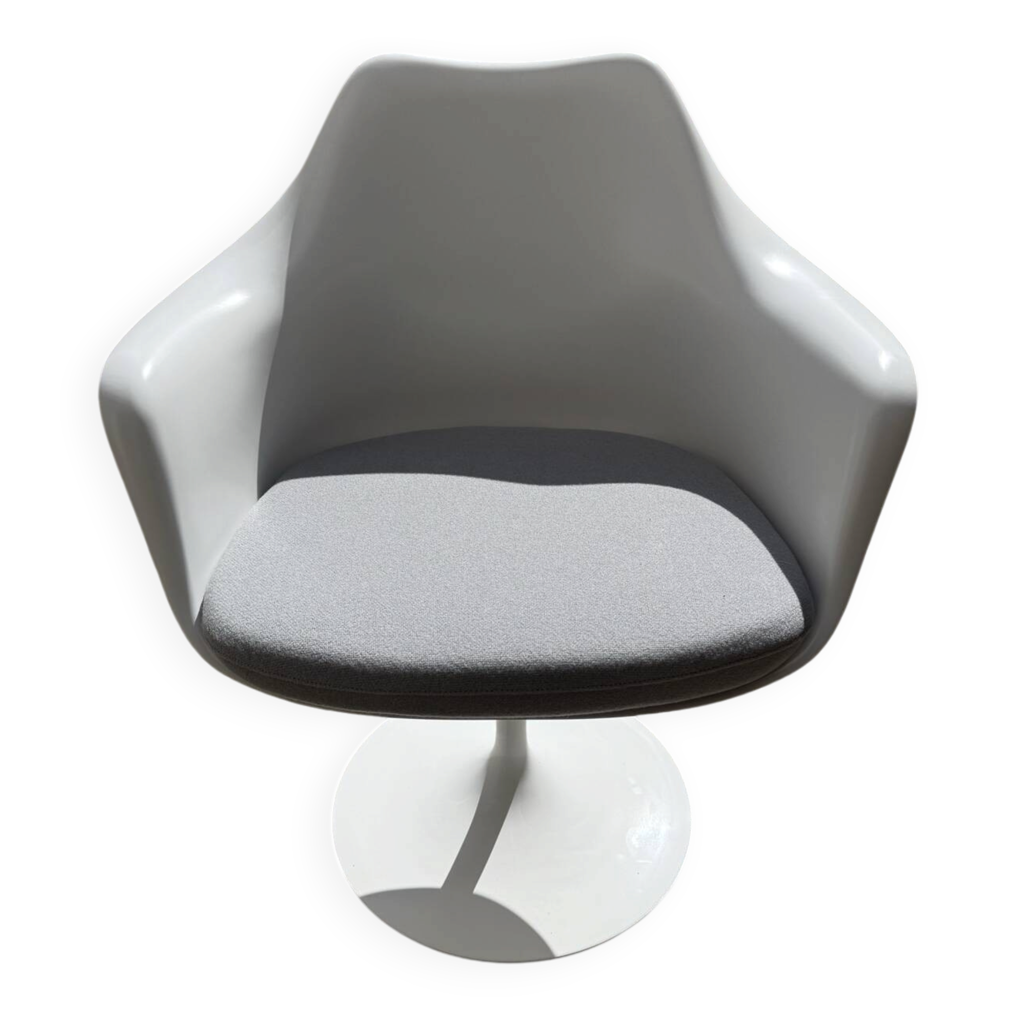 Tulip chair, Knoll studio Eero Saarinen