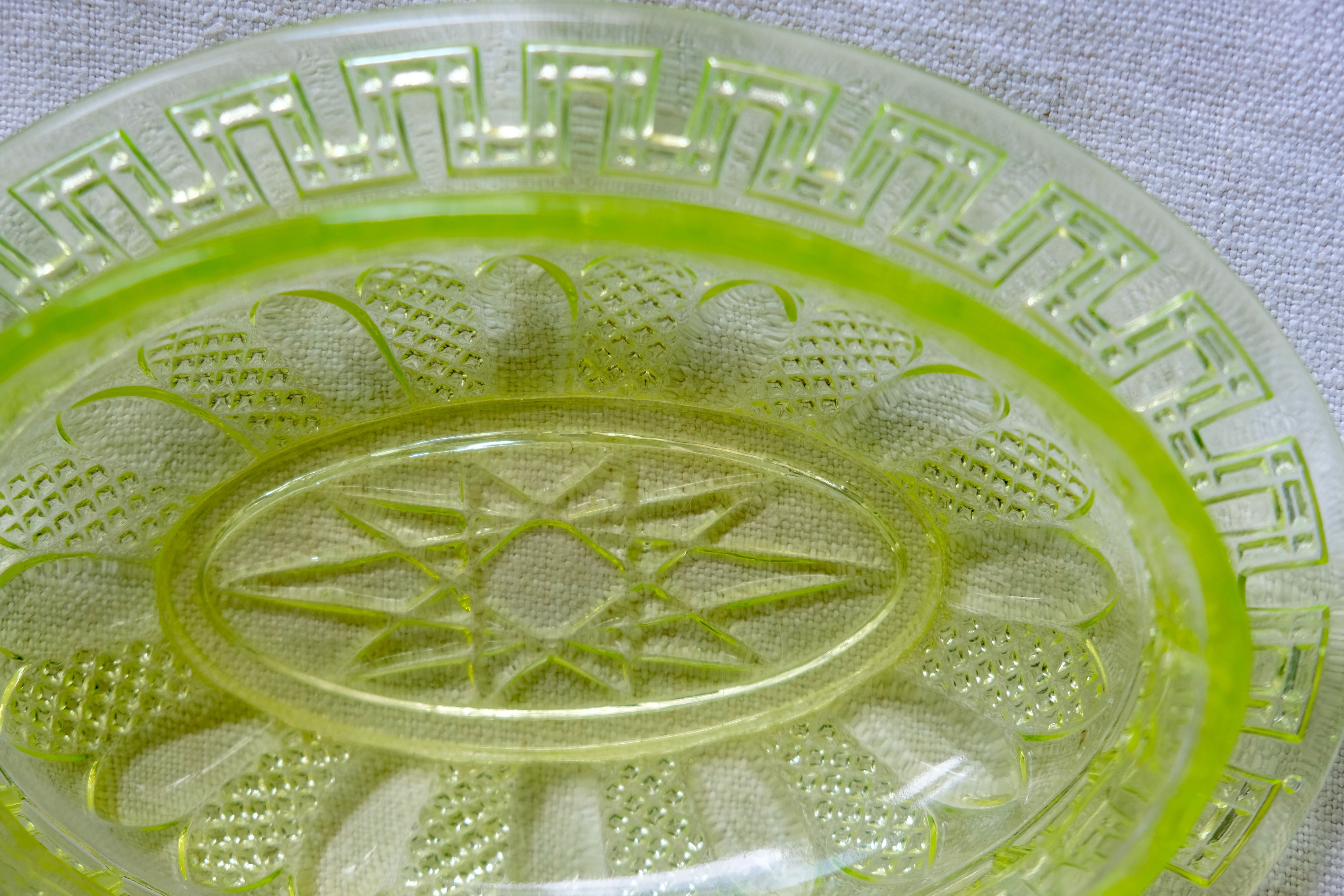 Fruit cup in yellow wealine moulded crystal 19th / 20th century