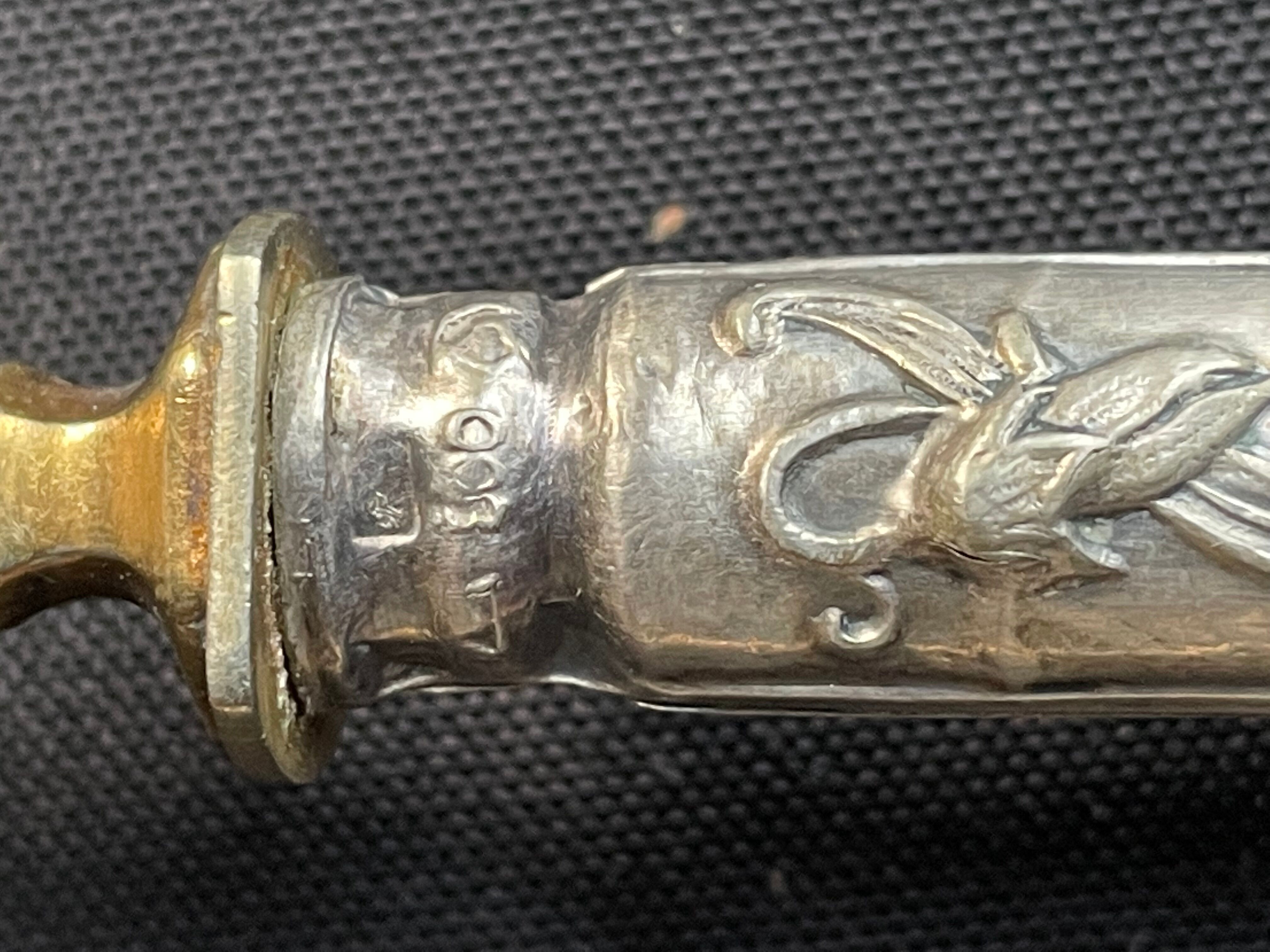 Covered strawberry service box