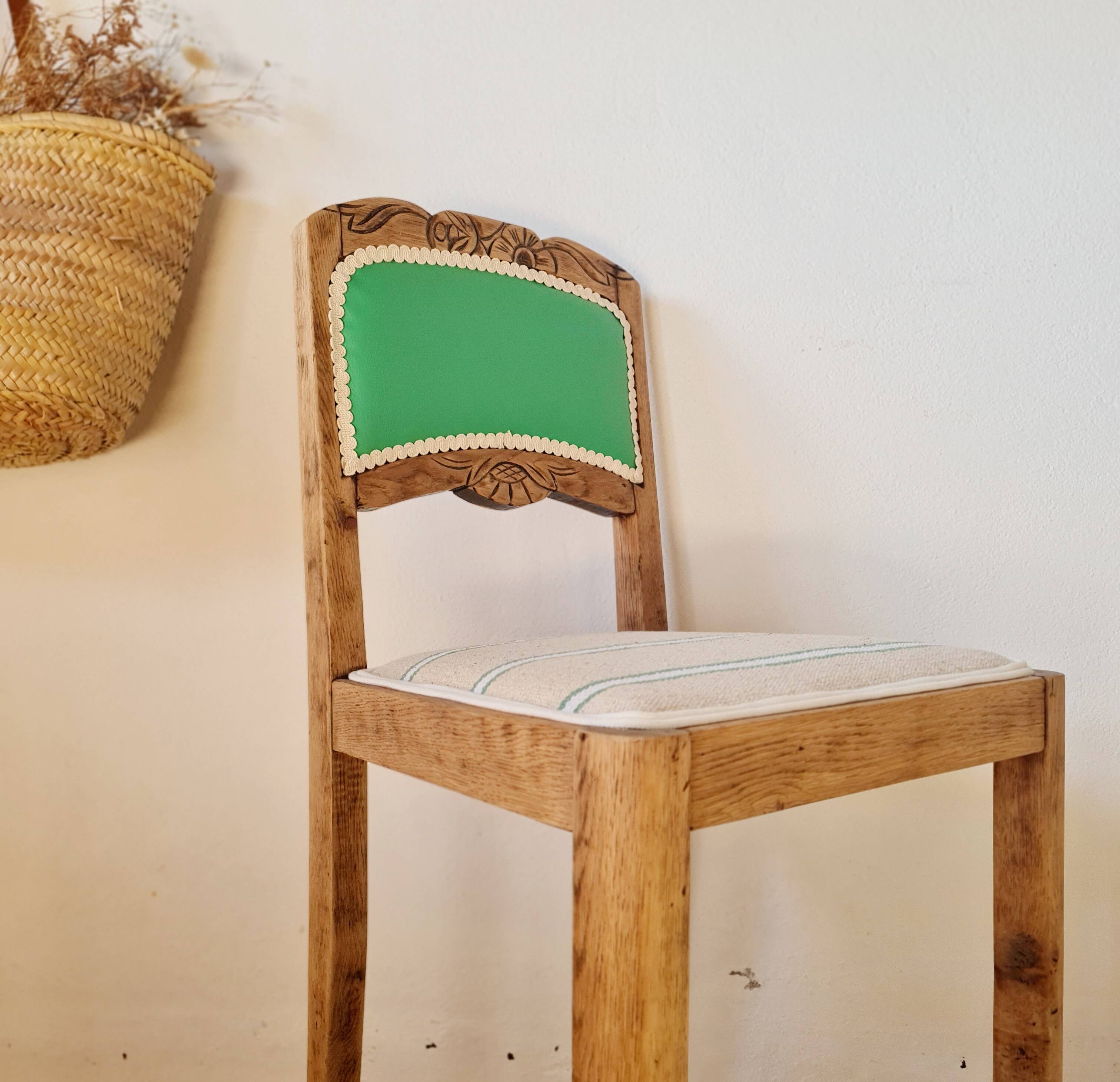 Chaise ancienne rénovée – bois sculpté et dossier vert