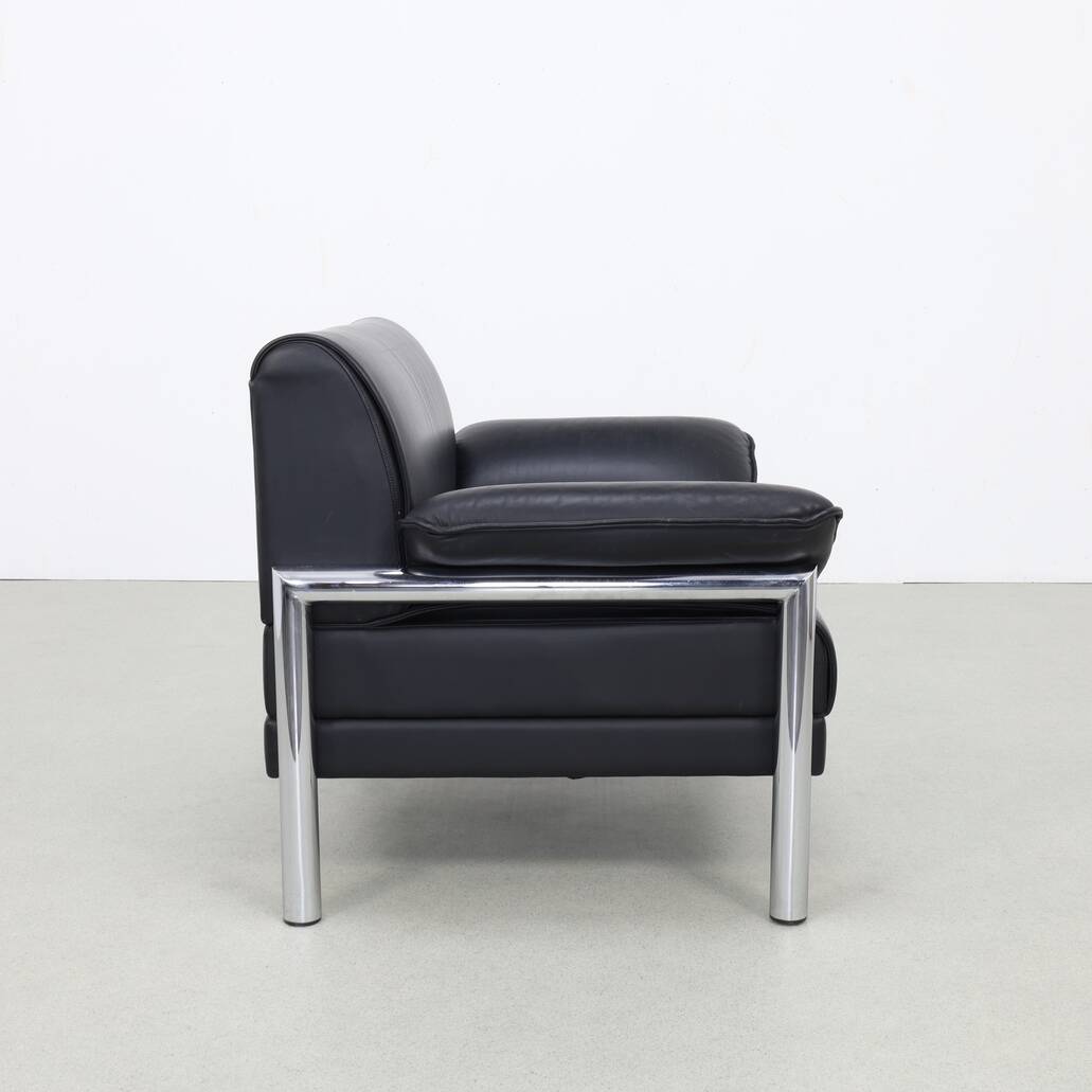 Fauteuil lounge postmoderne en cuir et chrome, années 1980