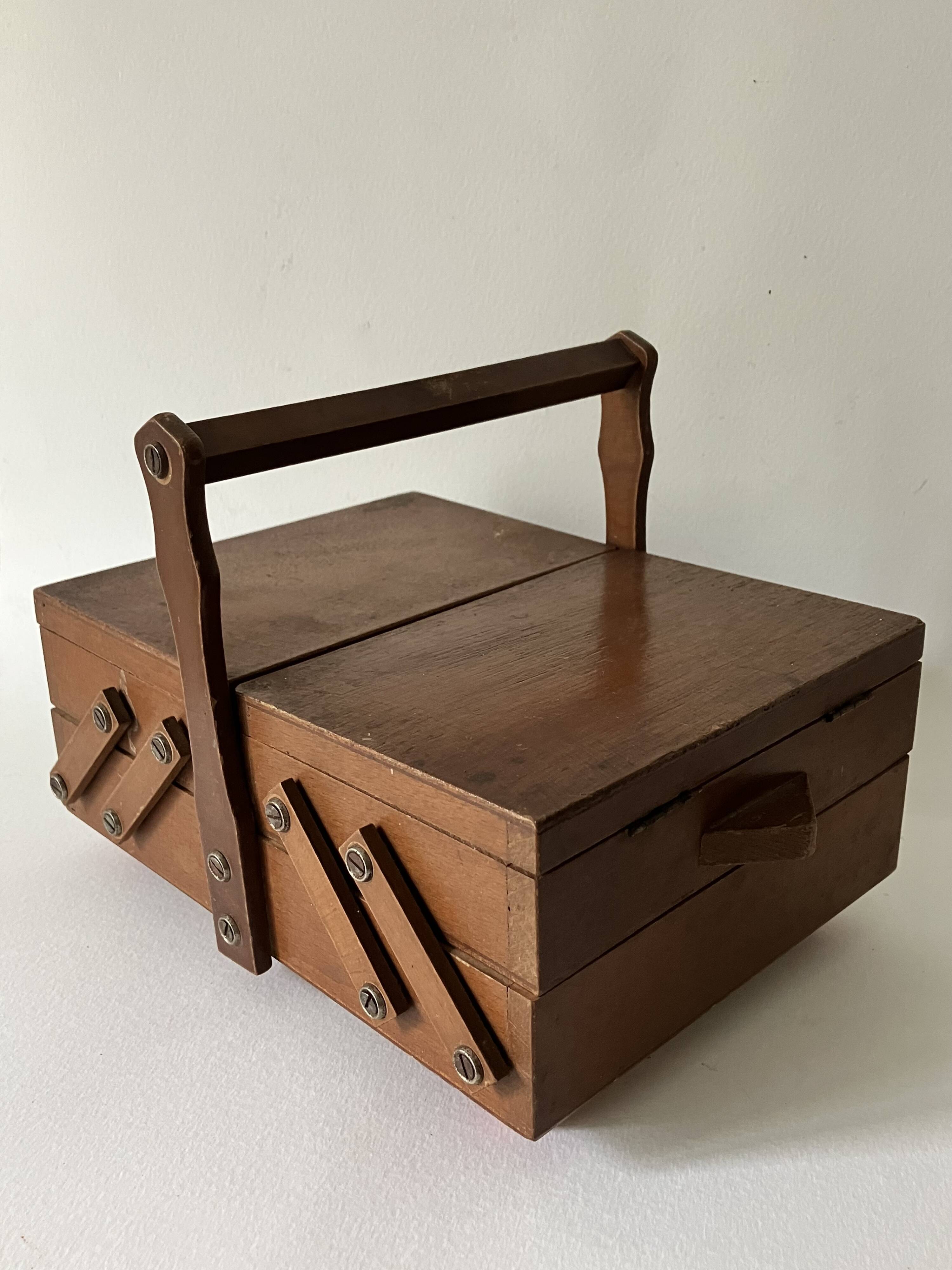 Old toy, little worker