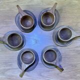 Service de tasses en bois avec soucoupes
