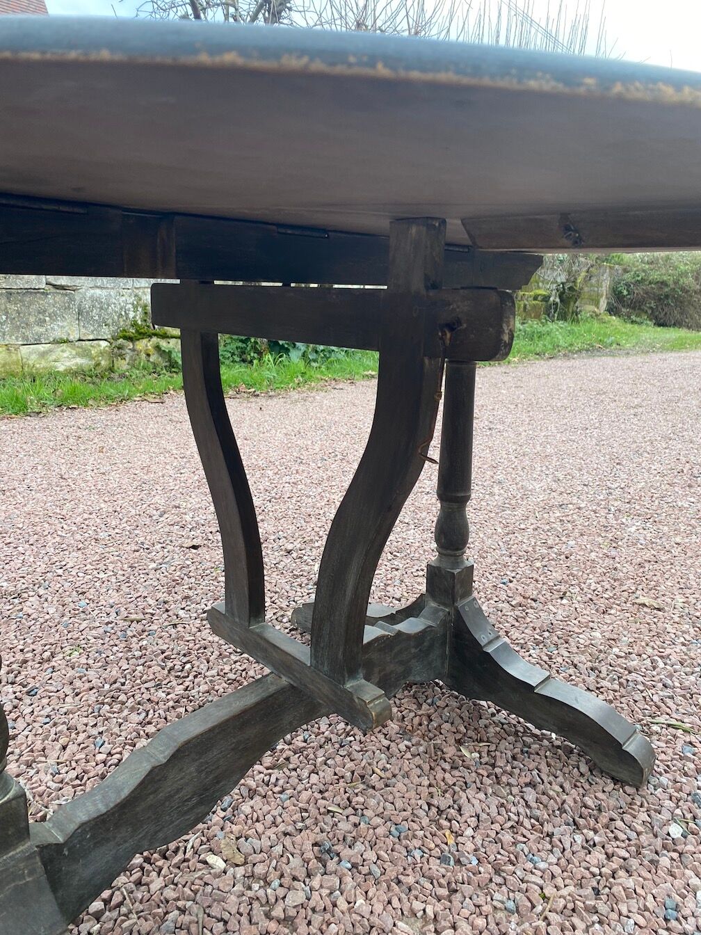 Oak winegrower's table