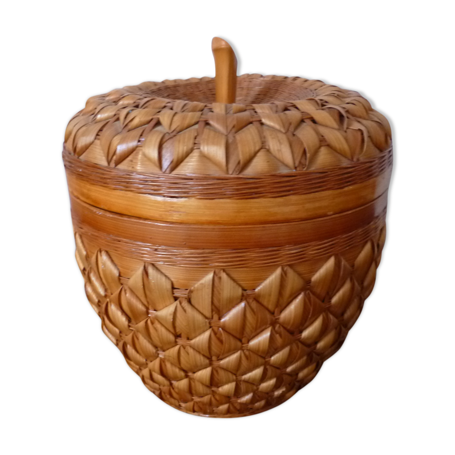 Apple box made of vegetable fibre