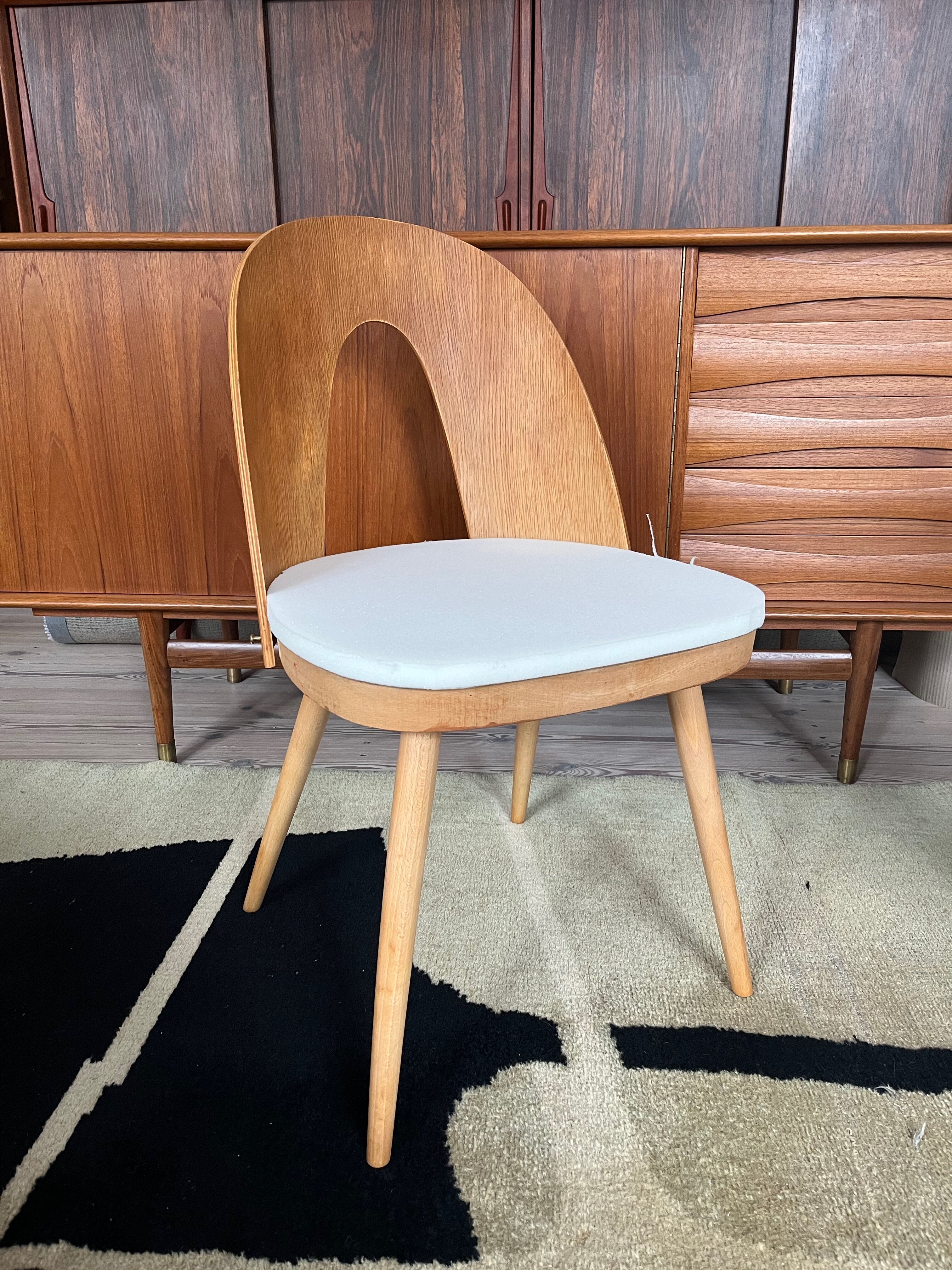Ensemble de 6 chaises de salle à manger par Antonin Šuman