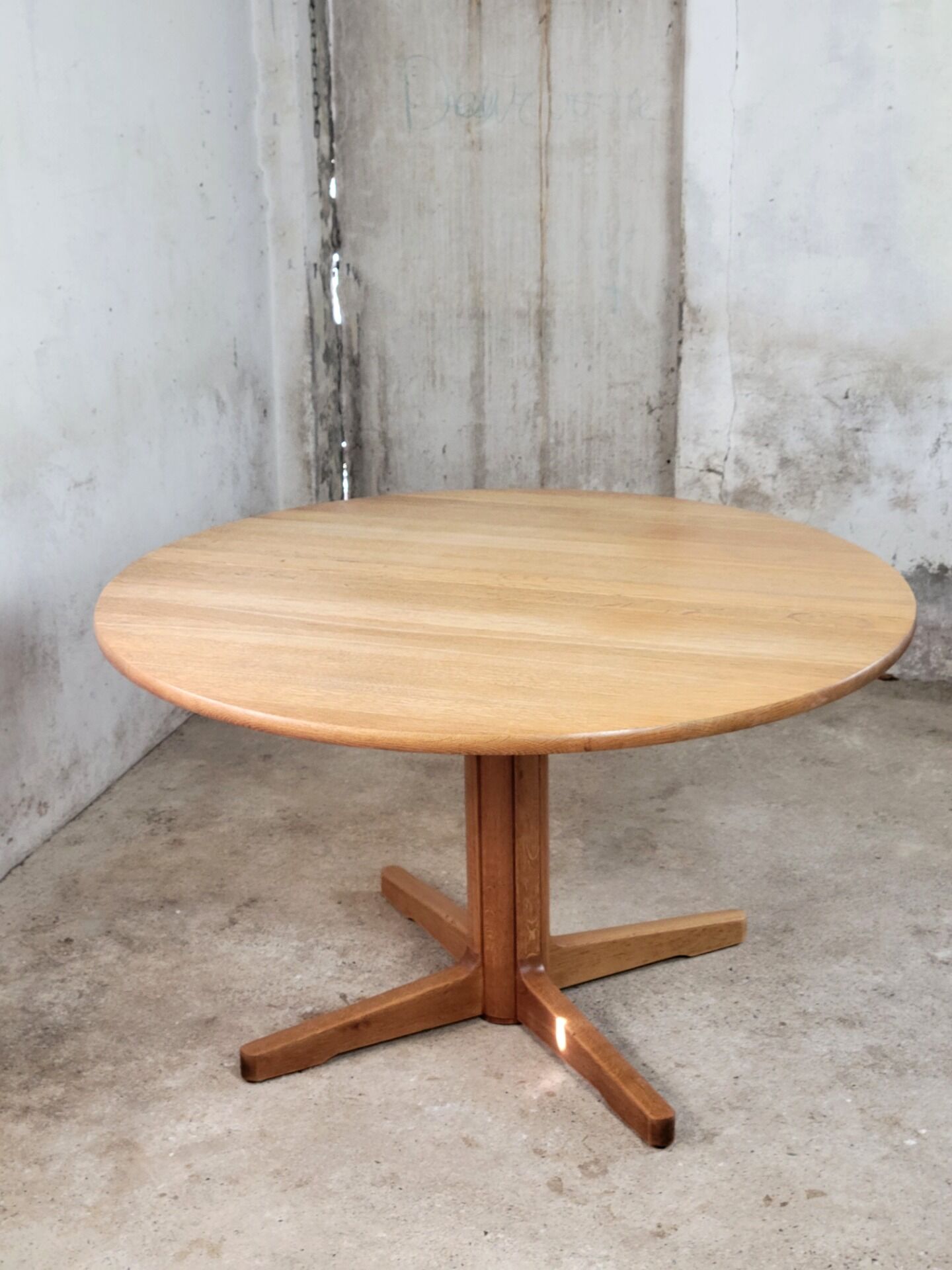 RY Møbler RY35 extendable dining table in solid oak, 1979
