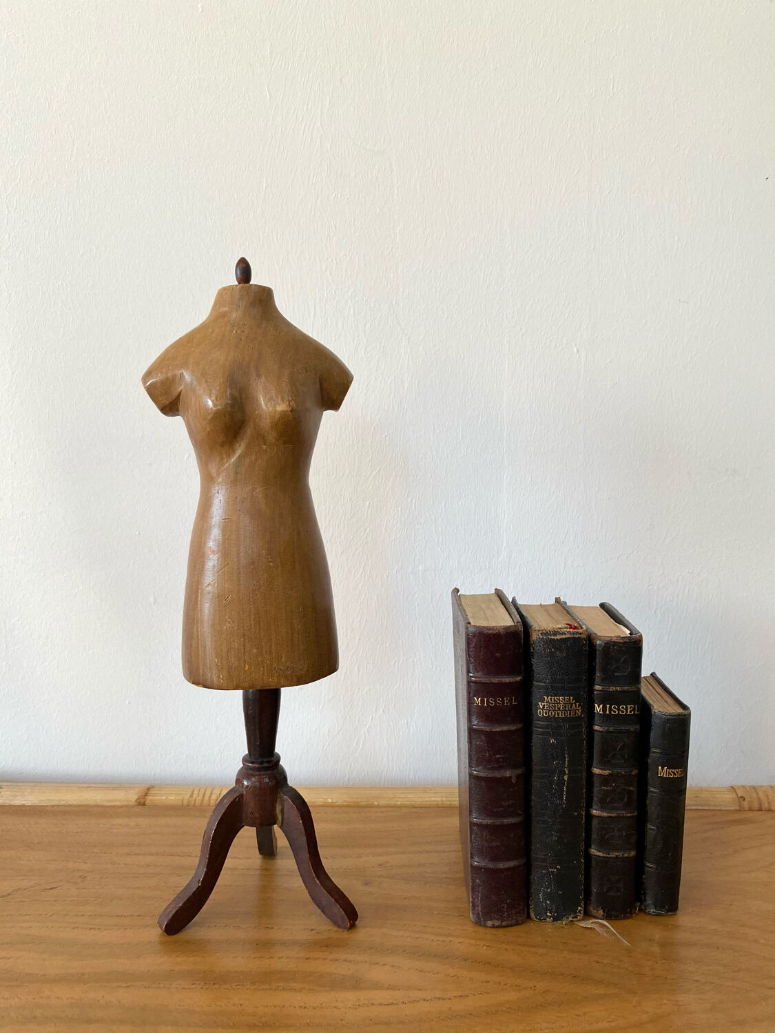 Former miniature sewing mannequin