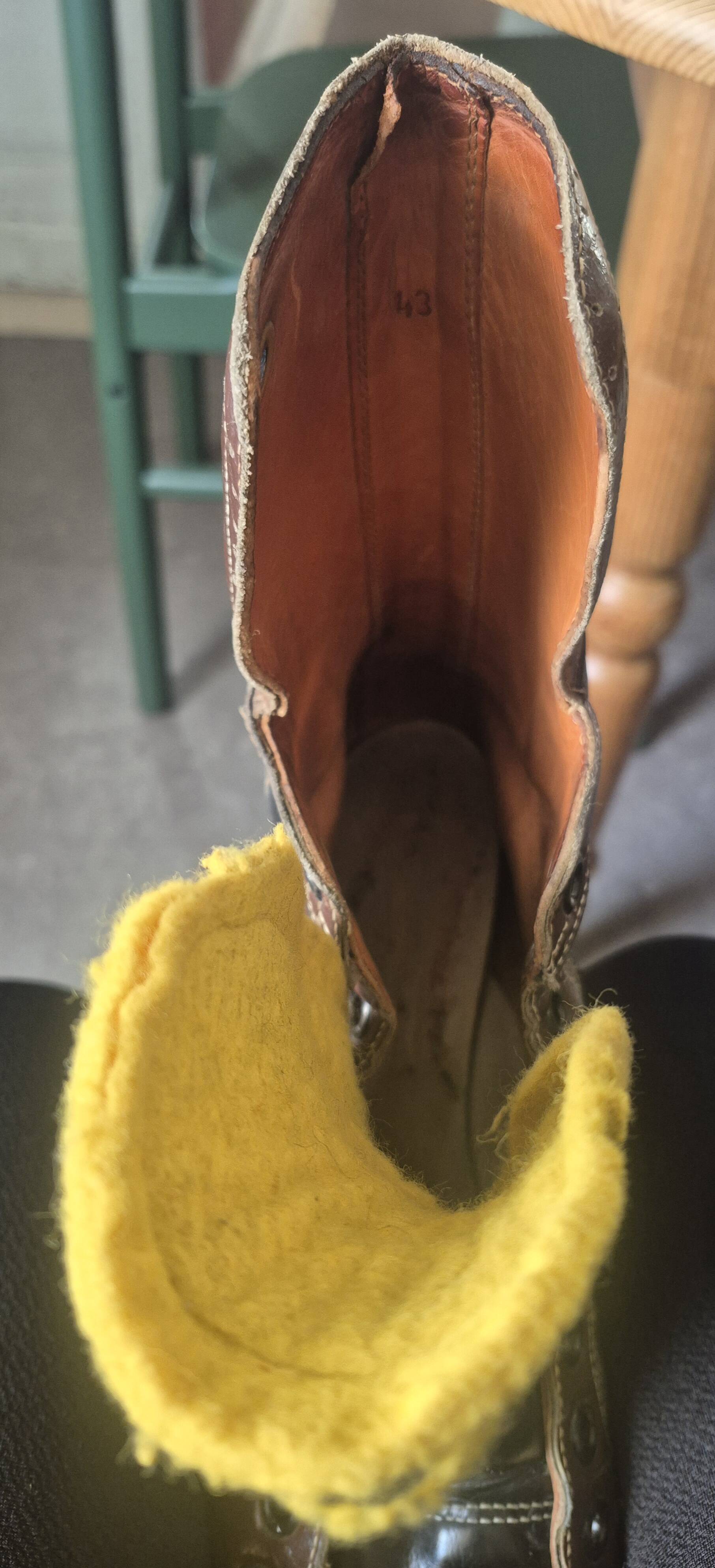 Vintage leather ice skates Kovopol