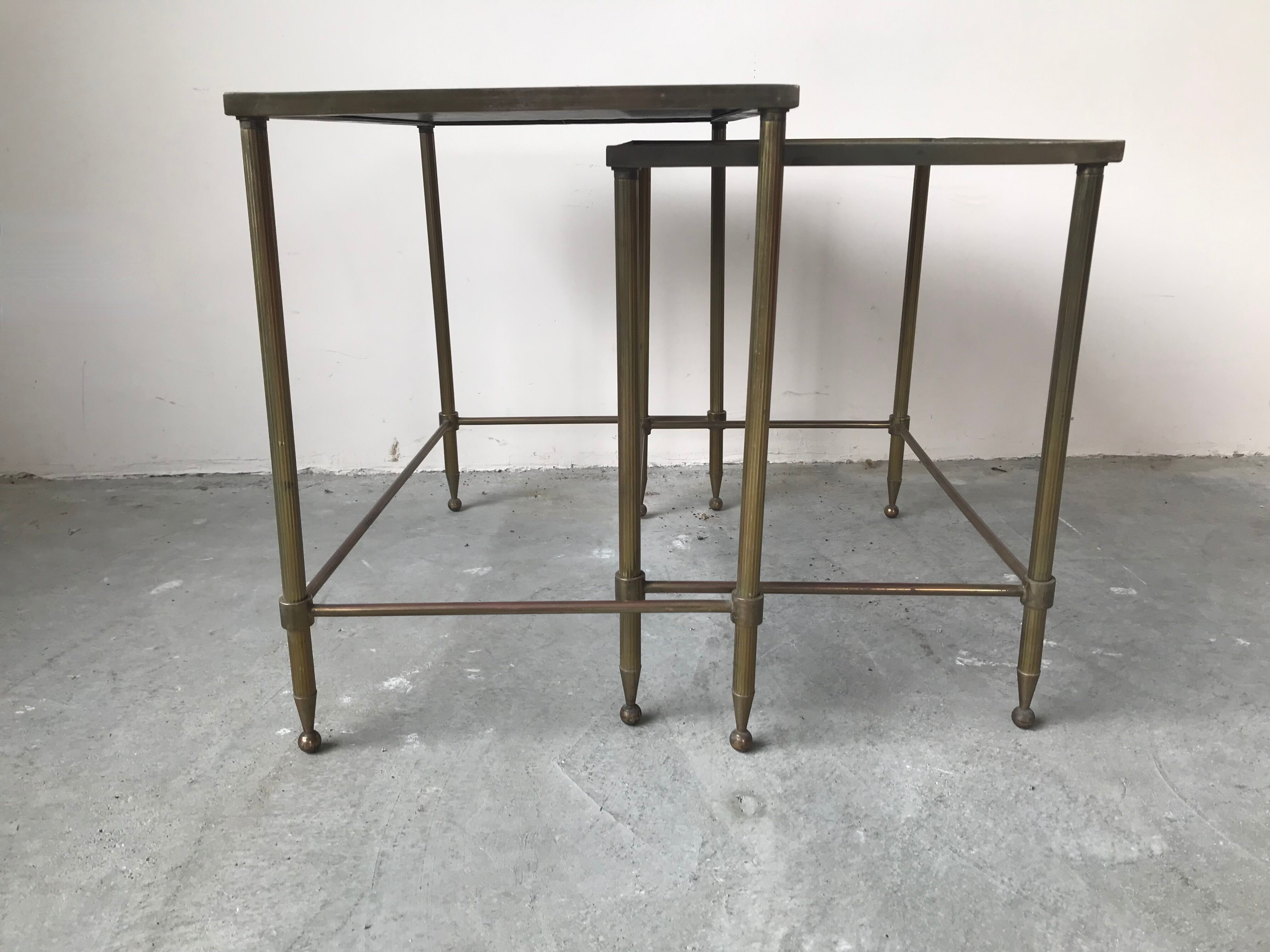 Pull-out tables in glass and brass