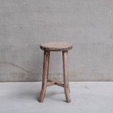 Tabouret ou table d'appoint en bois français primitif du milieu du siècle