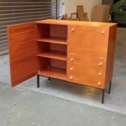 Sideboard Pierre Guariche Meurop modèle 1293 en Teck