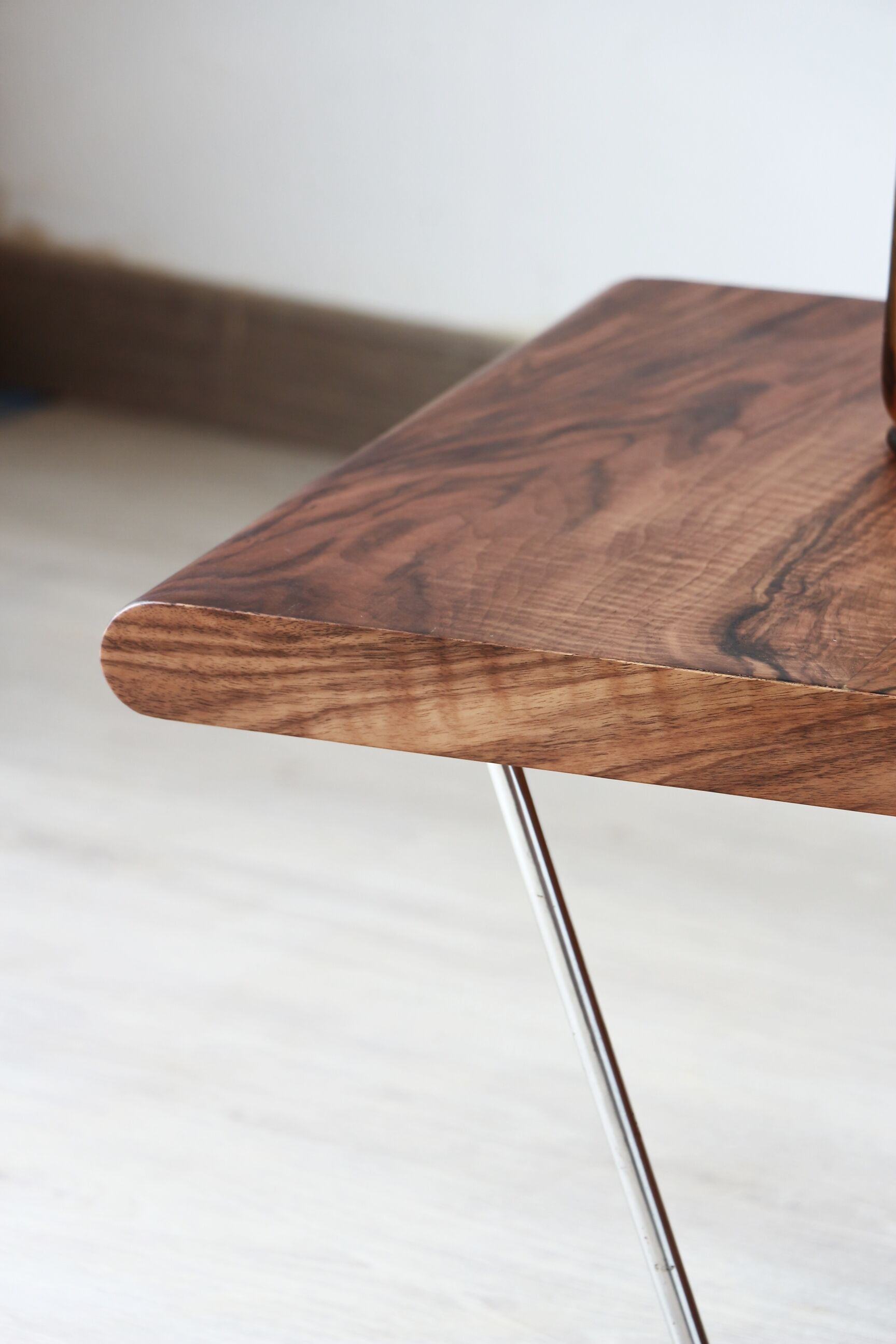 Design coffee table - Walnut