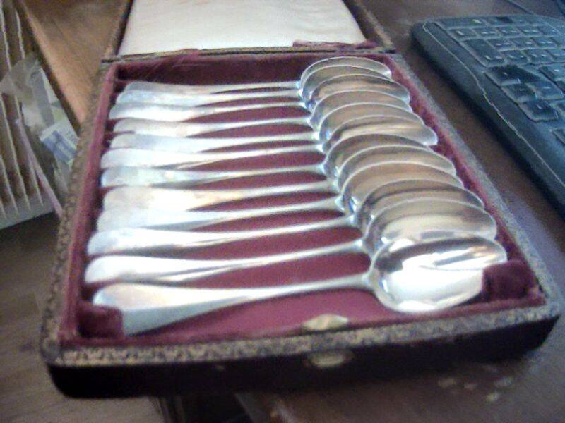 Box of 12 old silver spoons, 18gr 19th century