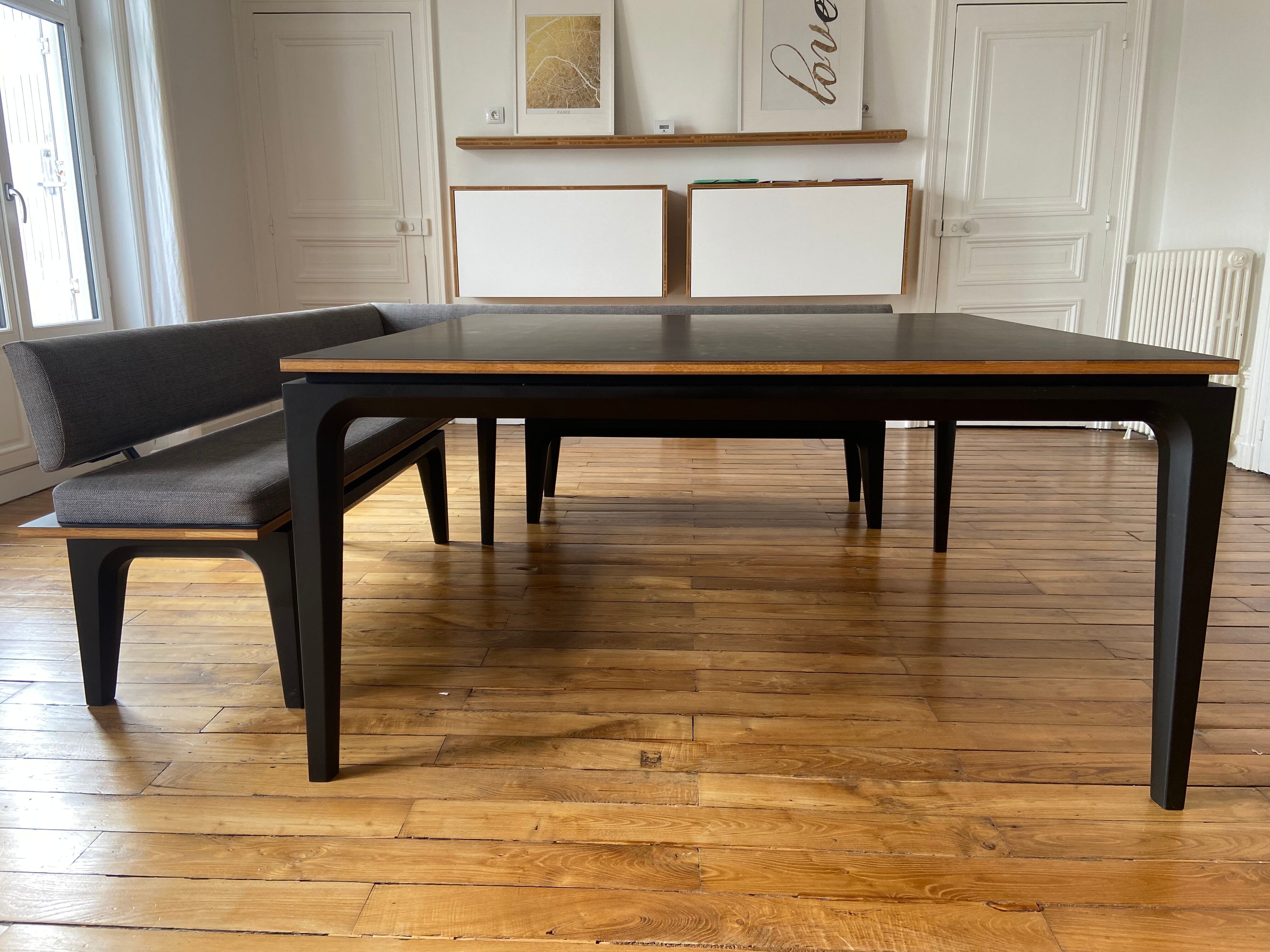 Vente : Table de salle à manger carrée sur mesure + banquette d'angle — lot