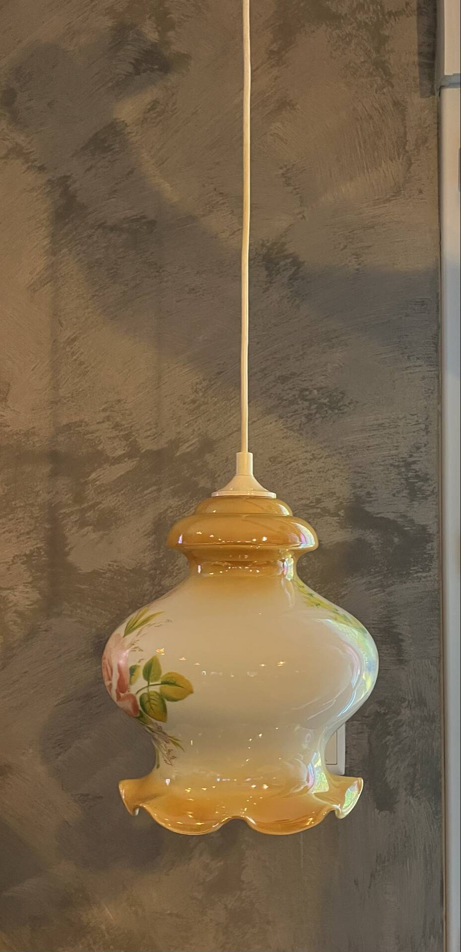 Vintage suspension in iridescent opaline floral – Verrerie de Vianne – Ét