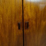 Armoire suspendue réalisée en teck par Børge Mogensen