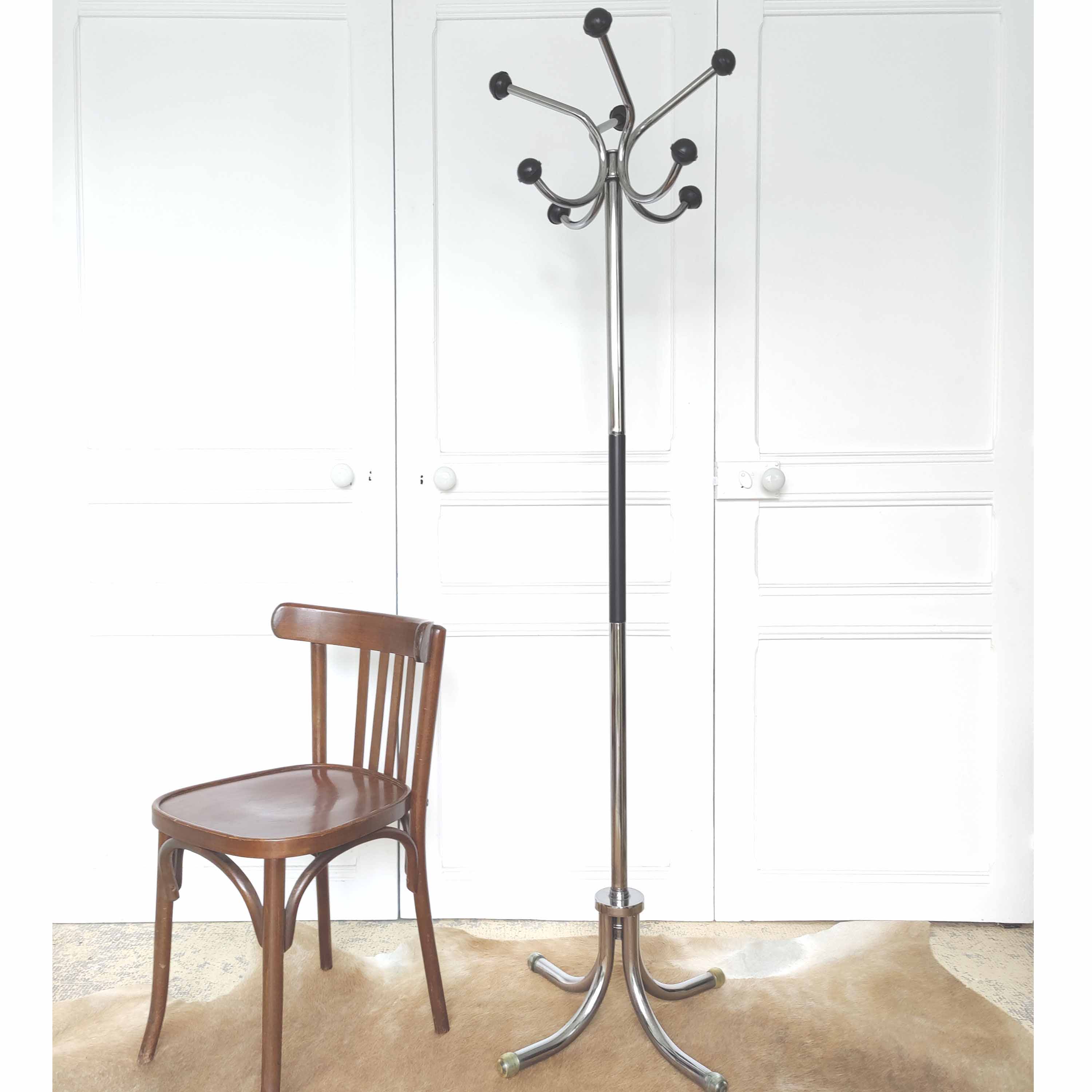 Parrot coat rack