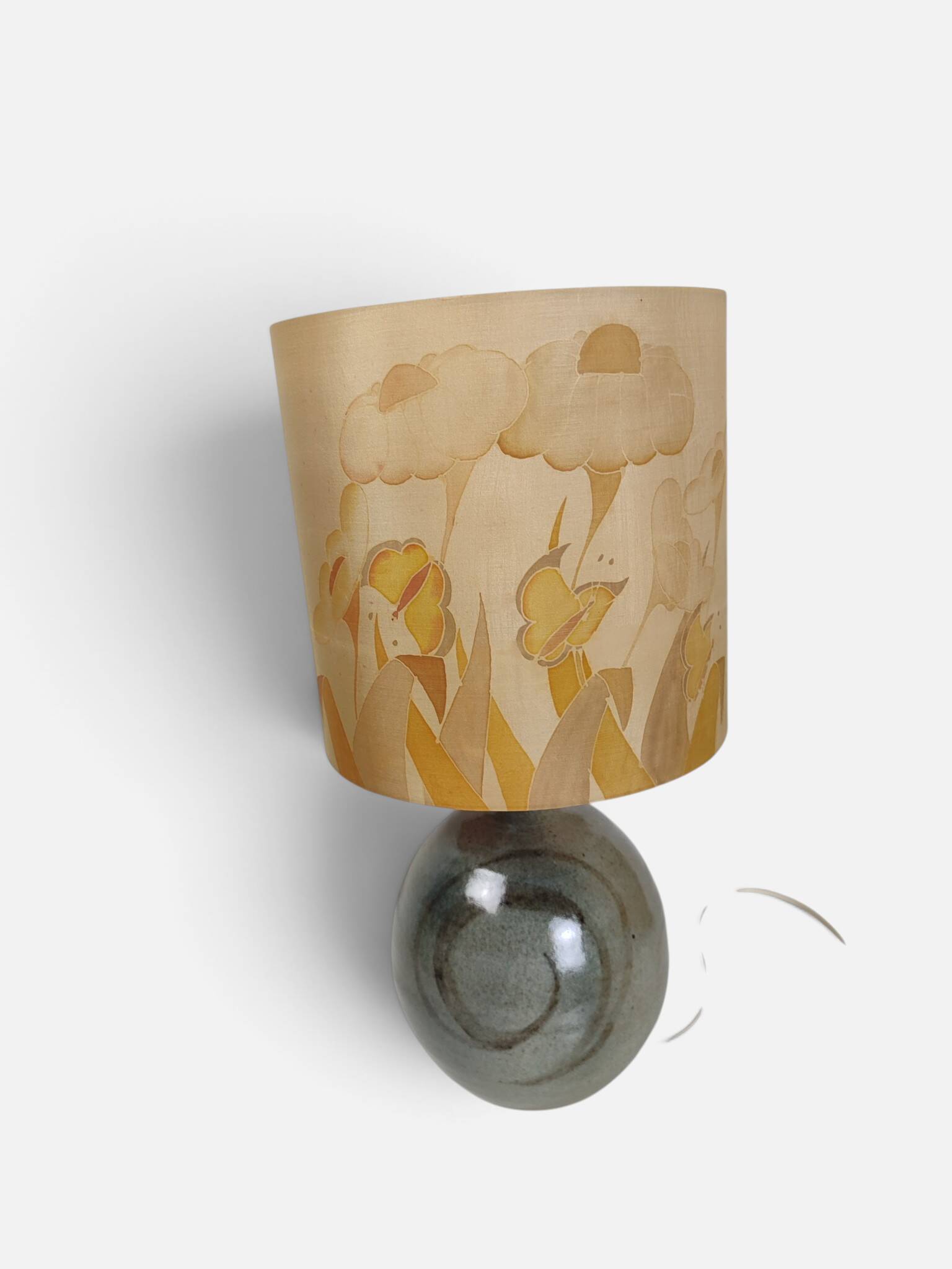 1970s table lamp in ceramic, signed, with a hand-painted silk shade.