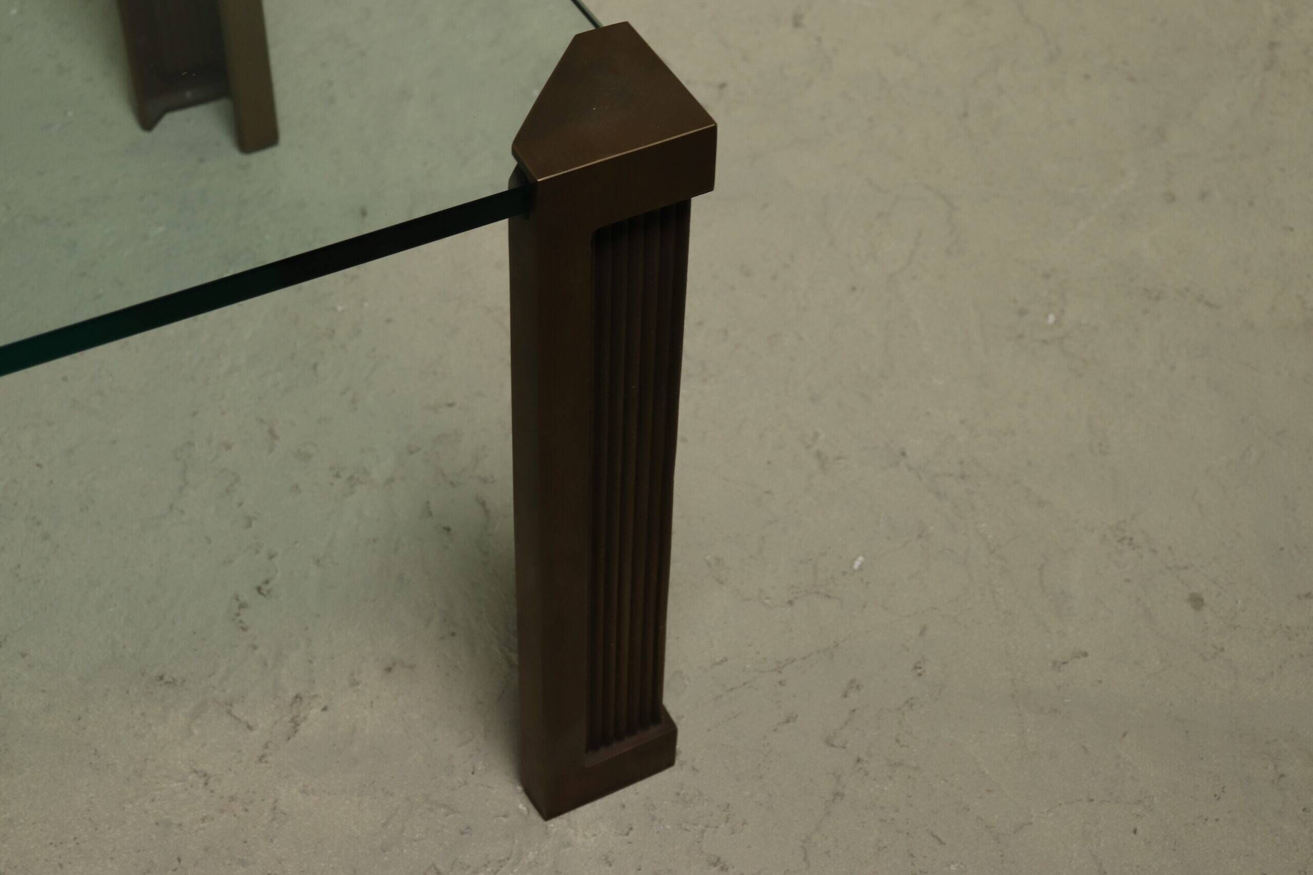 Table d'appoint modèle T14 par Peter Ghyczy années 1970
