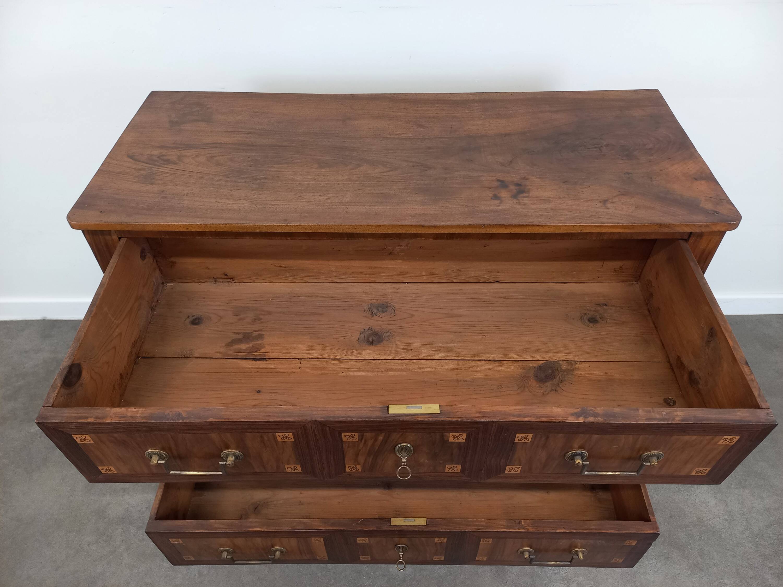 Commode de style Louis XVI