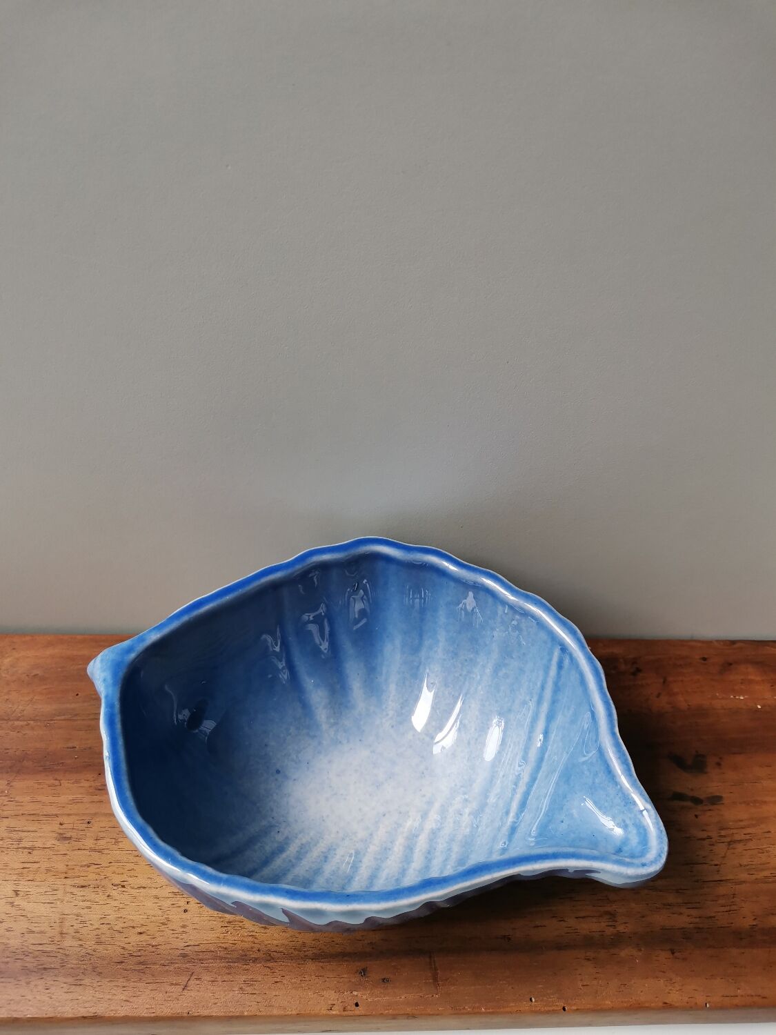 Salad bowl blue shell signed Charles Amand
