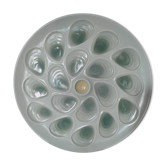 Presentation dish with oysters by salt pans