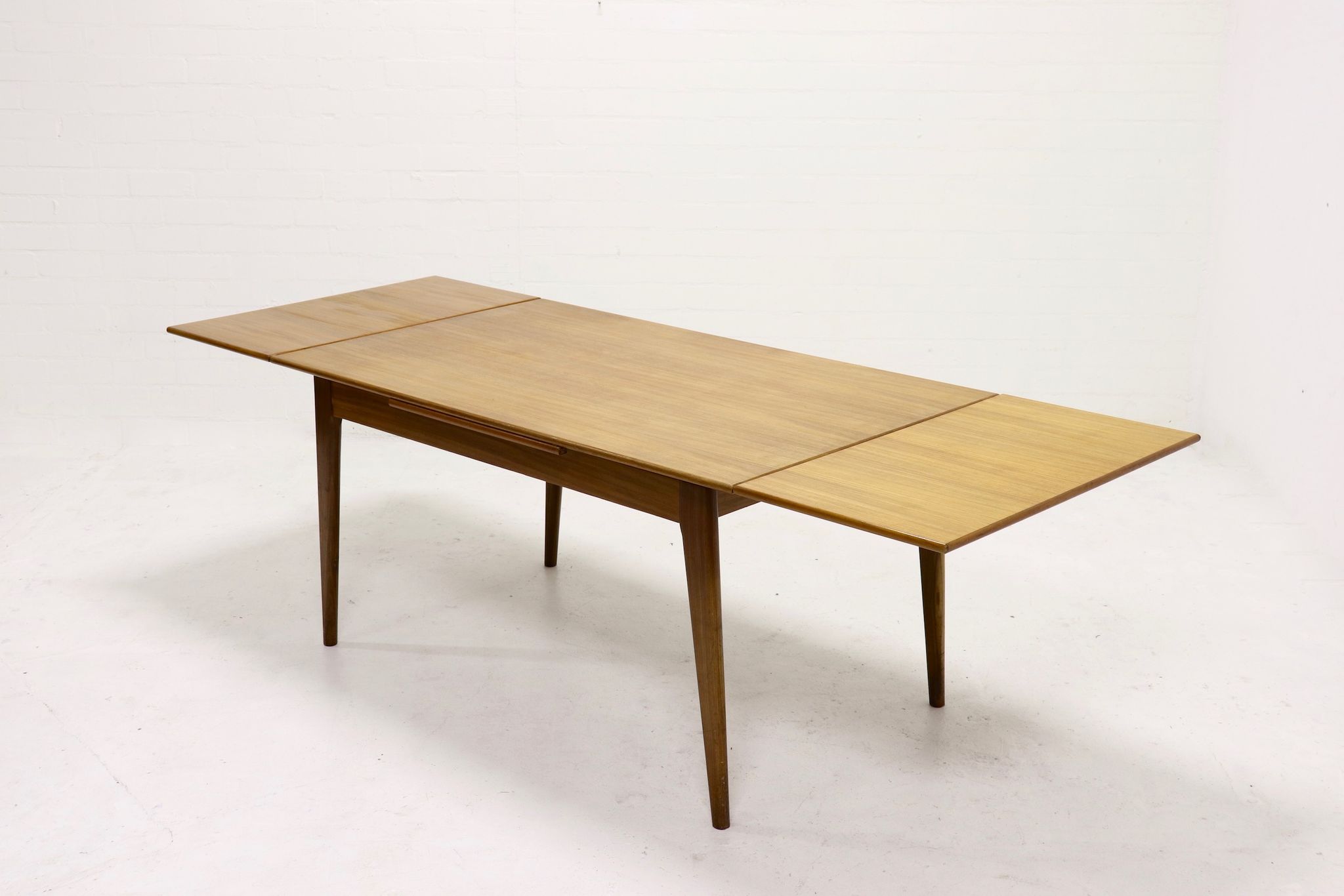 Table à manger design danois en teck extensible des années 1960