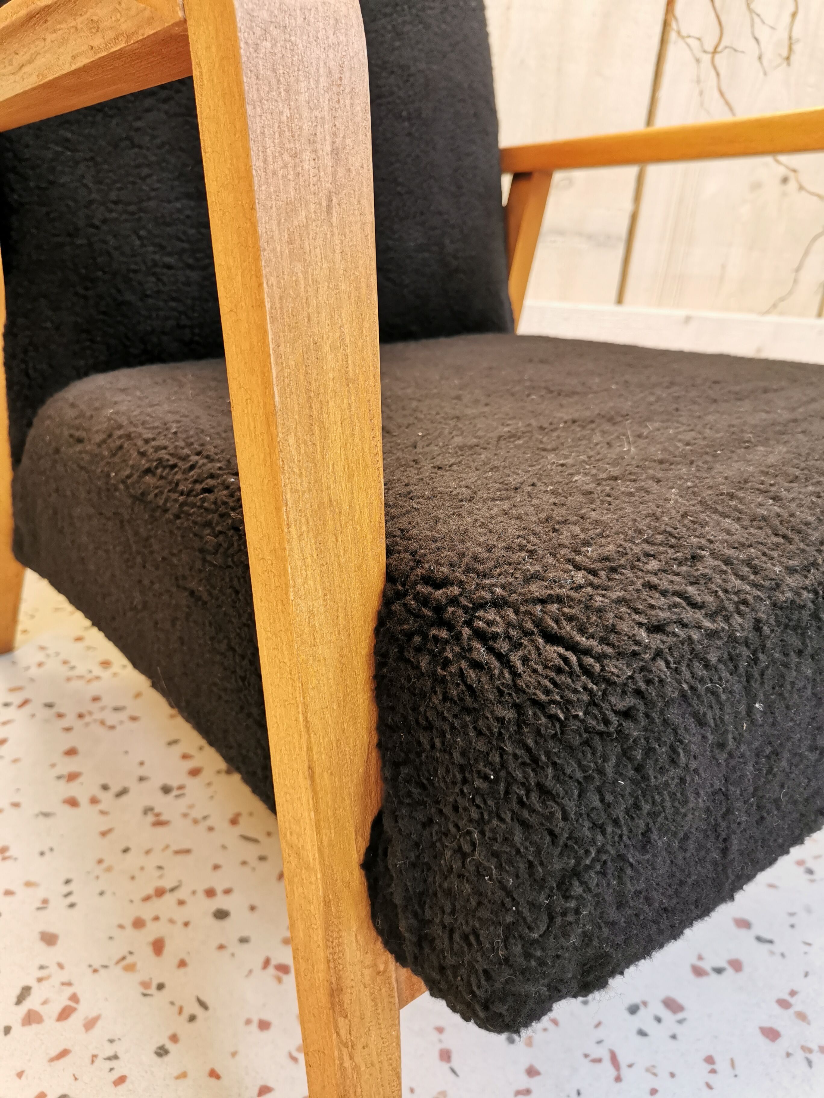 Mmoute chair