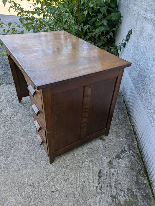 Administrative adult desk