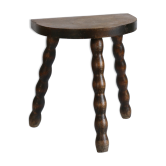 Tripod stool with turned feet