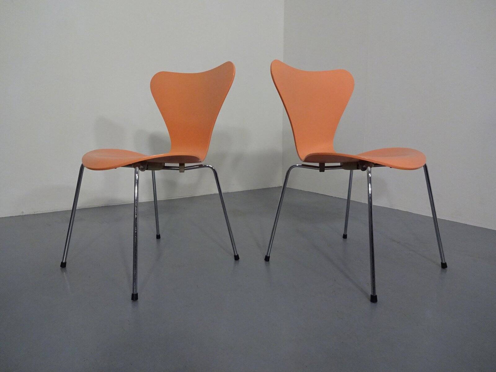 Danish 3107 Chairs by Arne Jacobsen for Fritz Hansen, 1994, Set of 2