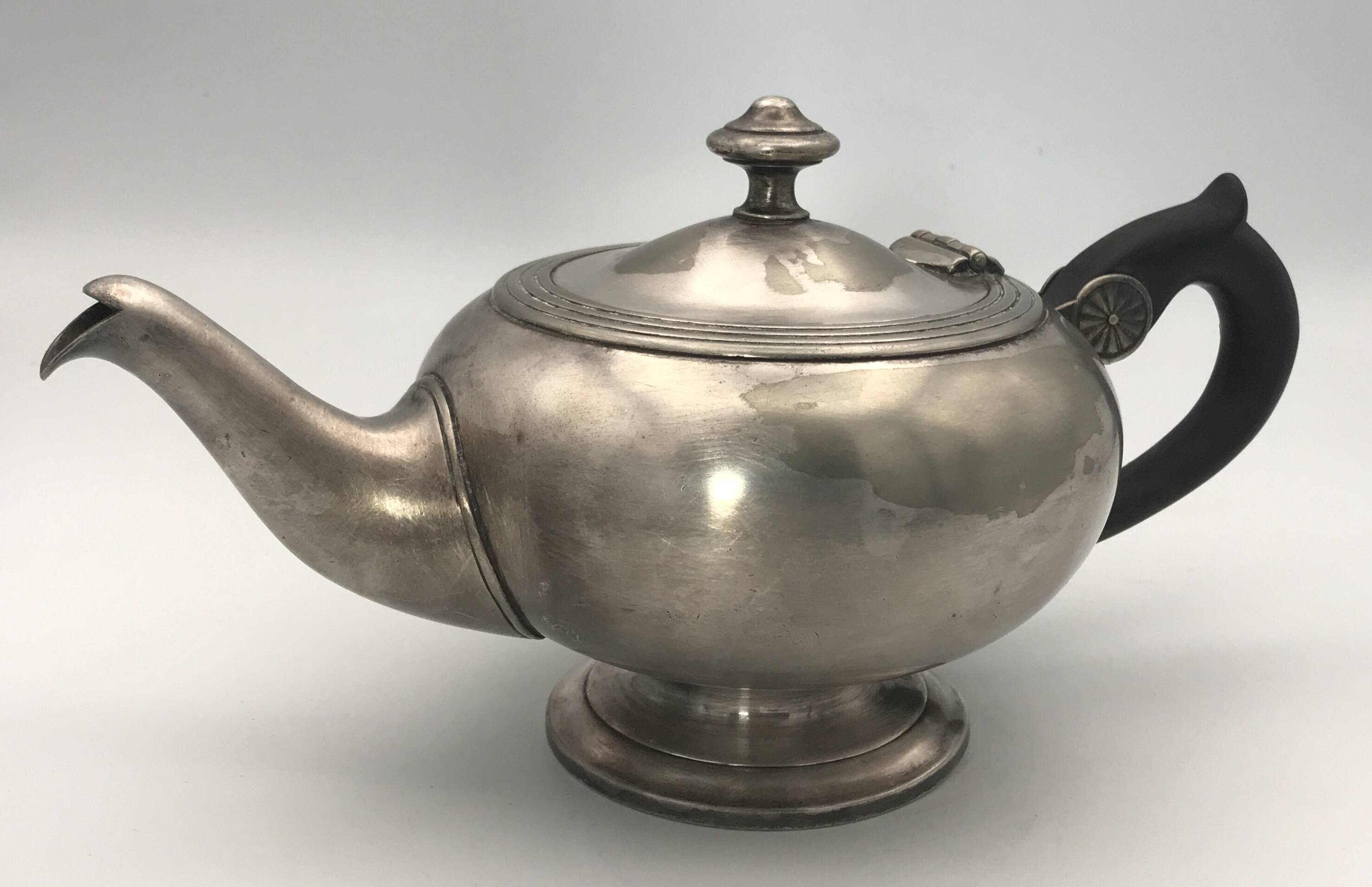 Antique teapot in silver-plated metal with ercuis goldsmith hallmarks