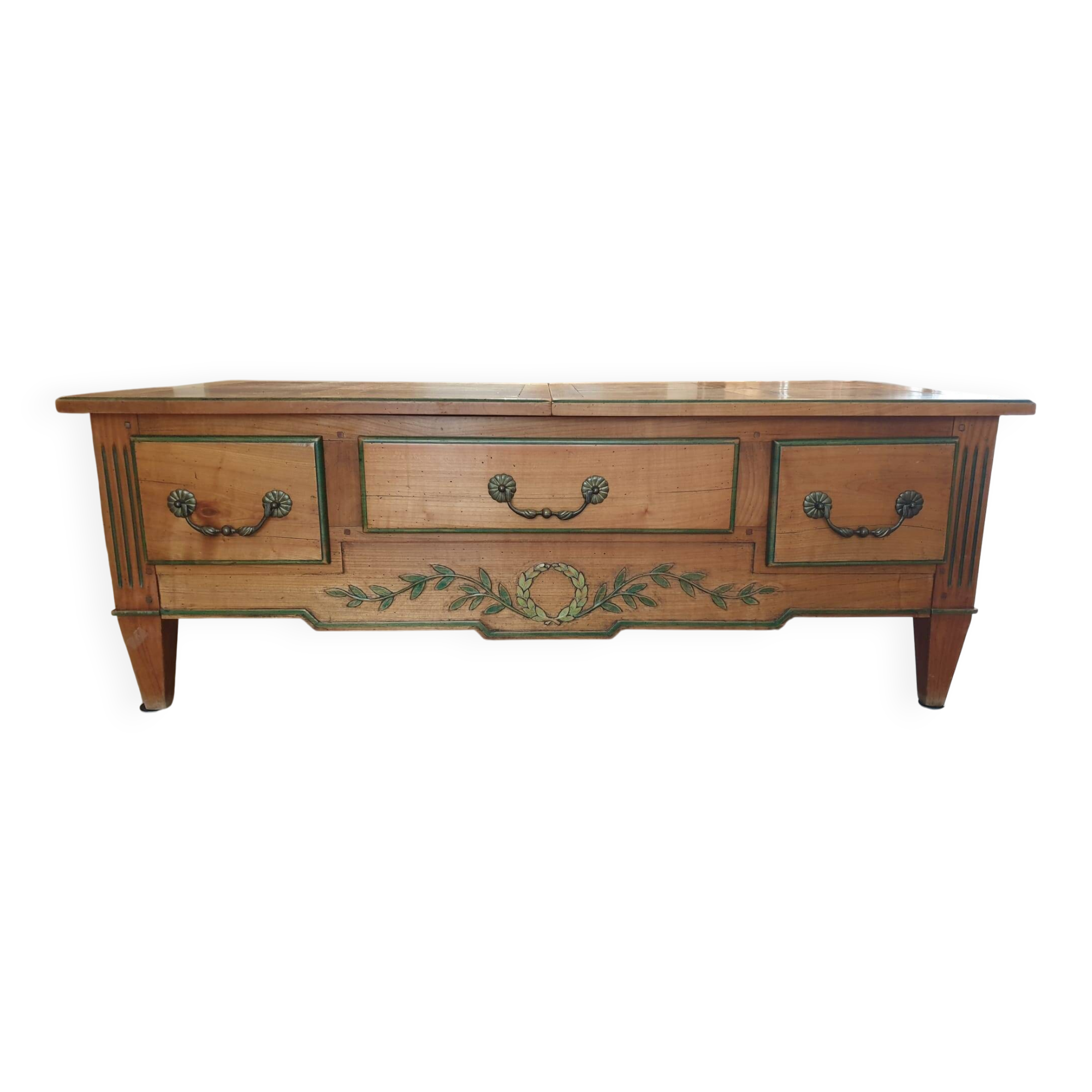 Solid wood coffee table – Rustic chic style