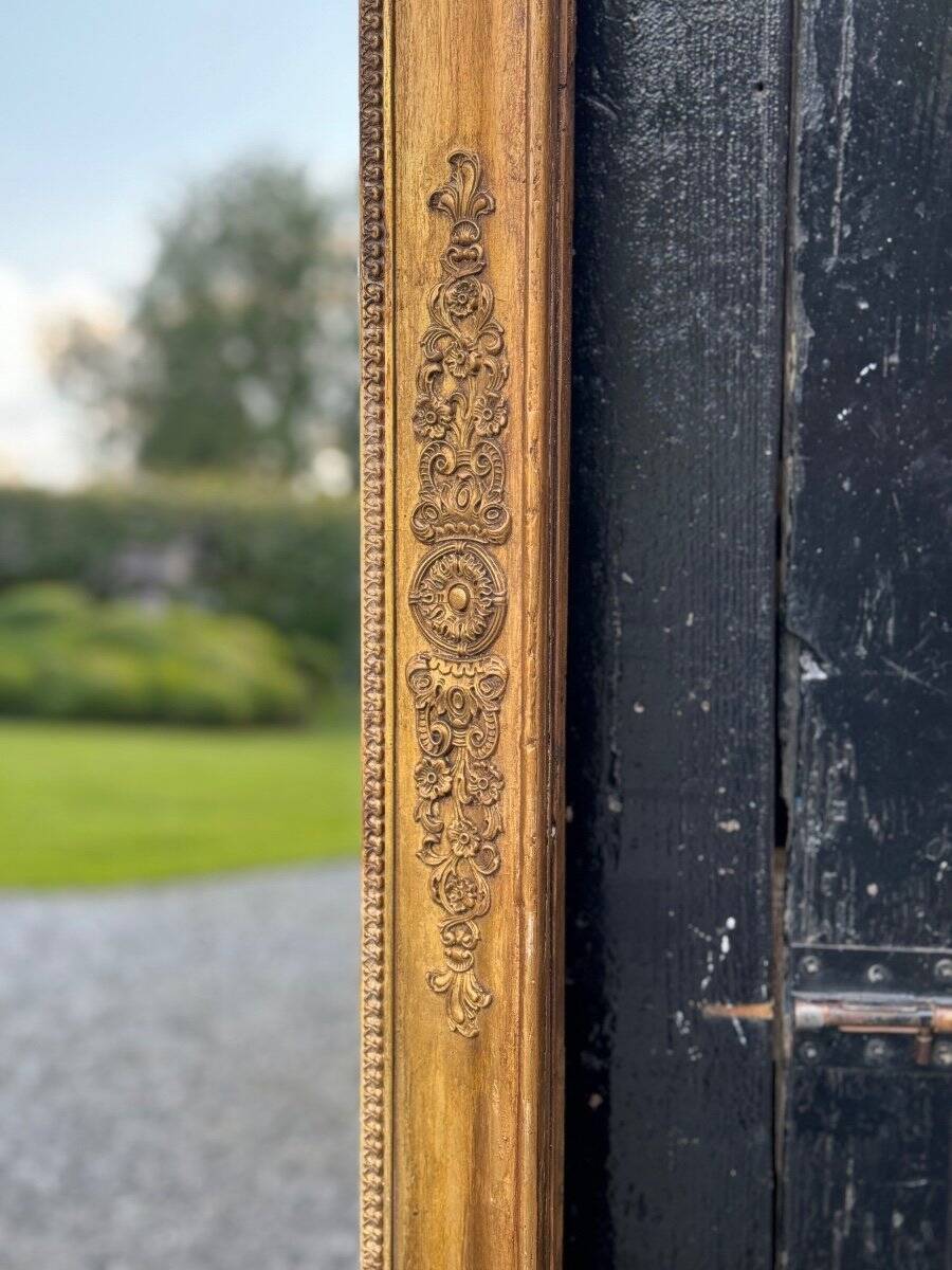 Miroir Empire en bois stuqué et doré, début XIXème siècle