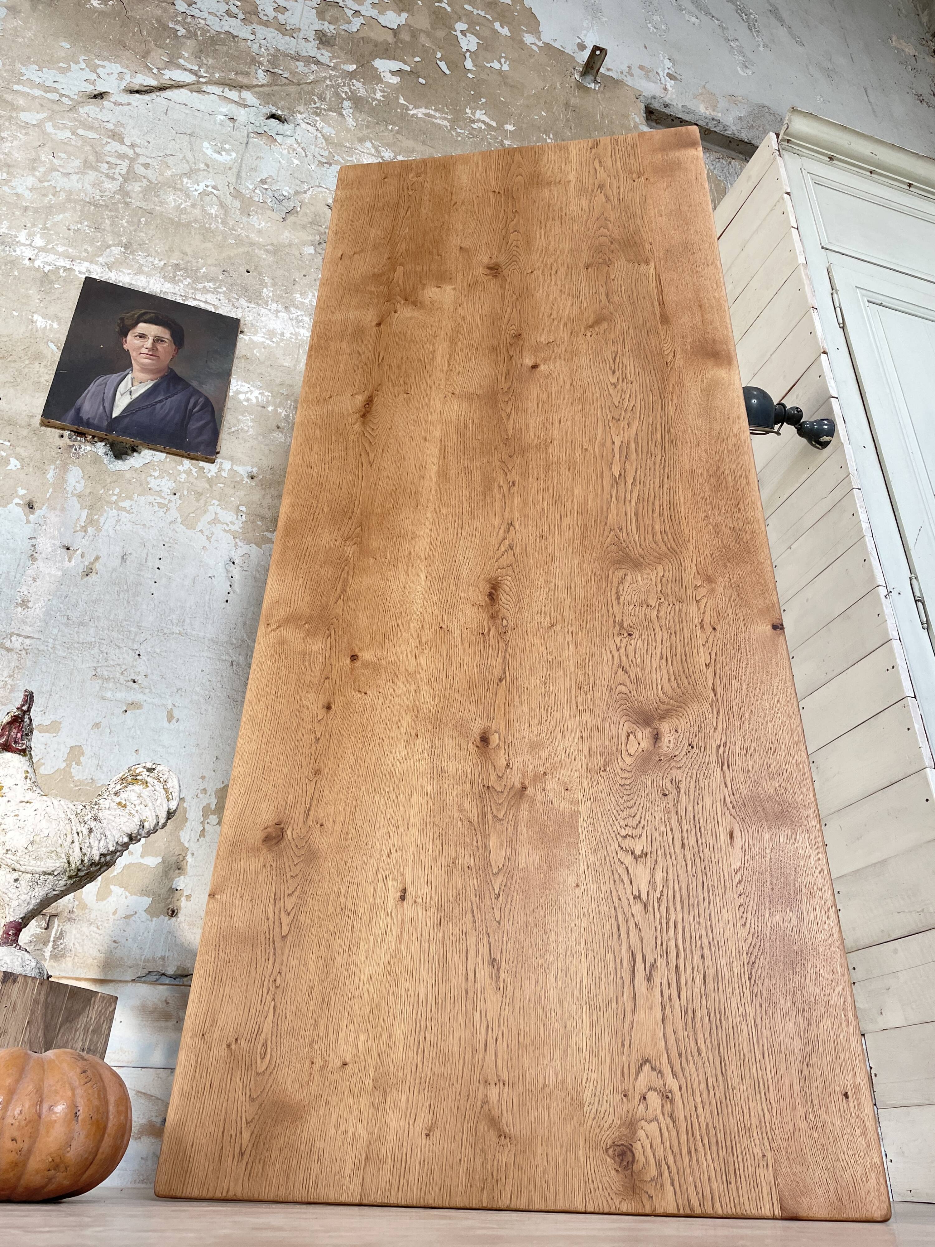 Vintage farmhouse table in solid oak.